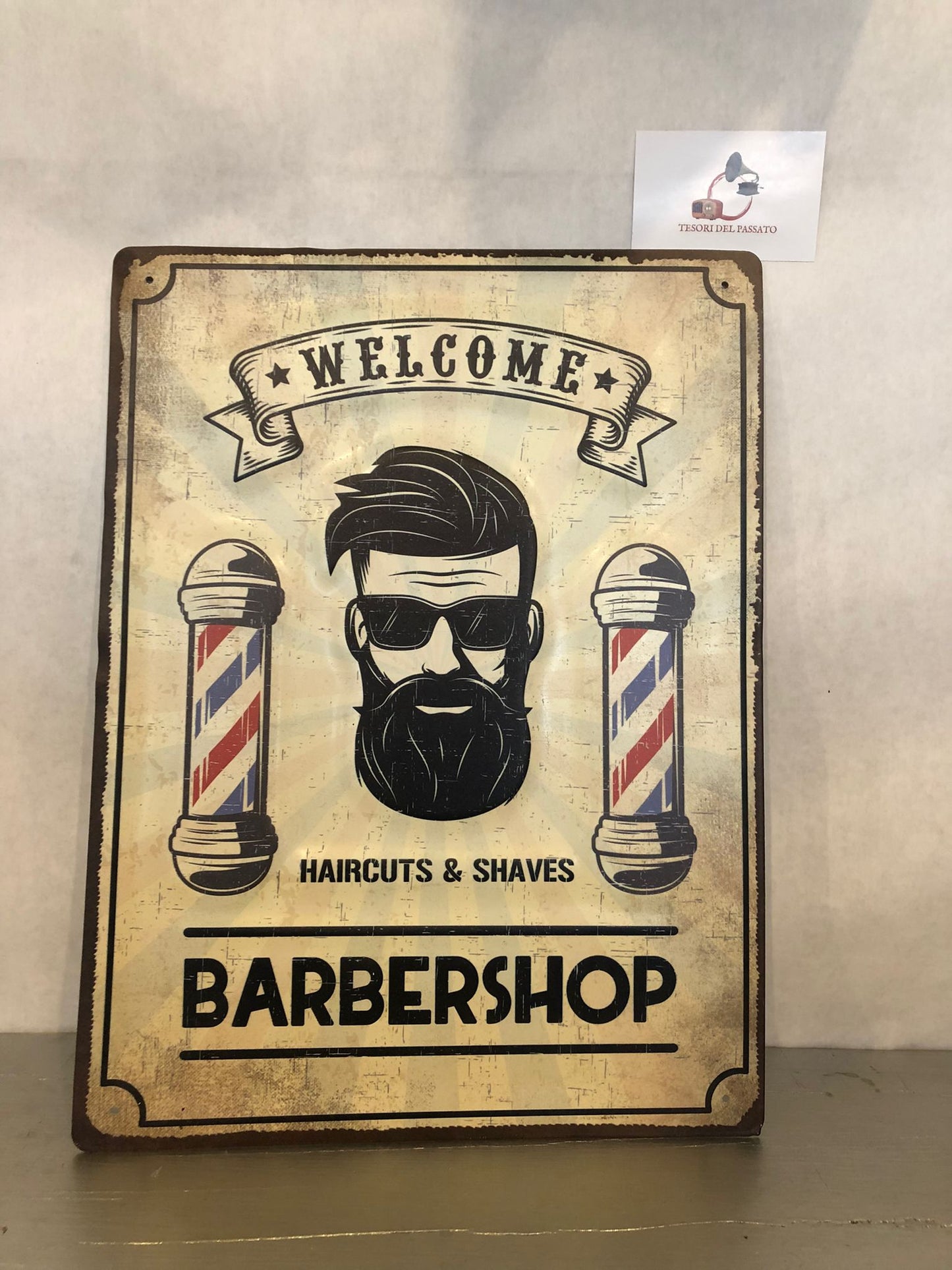 Targa Vintage Barbershop – Insegna Retrò in Metallo per Parrucchieri e Barberie