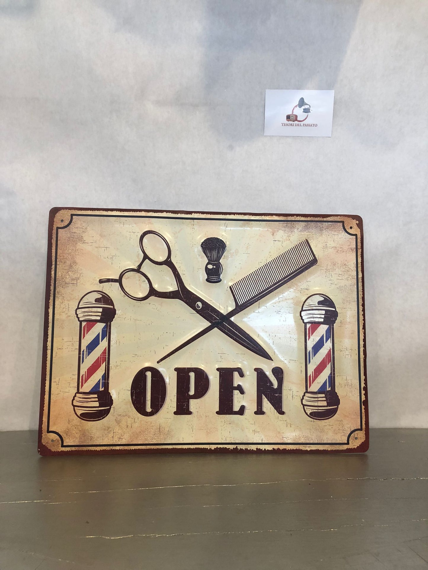 Targa Vintage Barbershop “OPEN” – Insegna Retrò in Metallo per Barberie e Parrucchieri