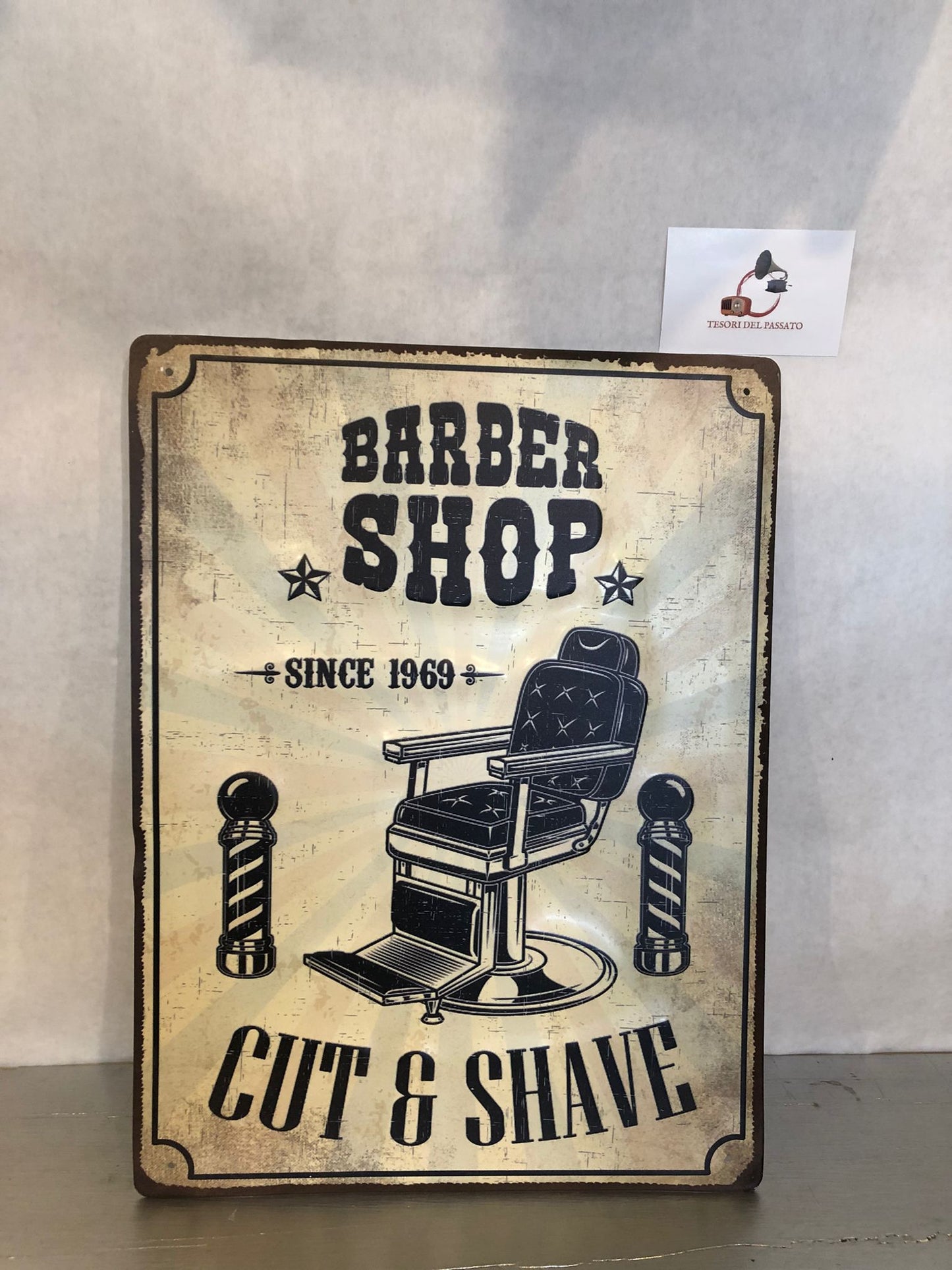 Targa Vintage Barber Shop in Metallo – Insegna Retrò Parrucchiere Uomo – Cut & Shave Since 1969