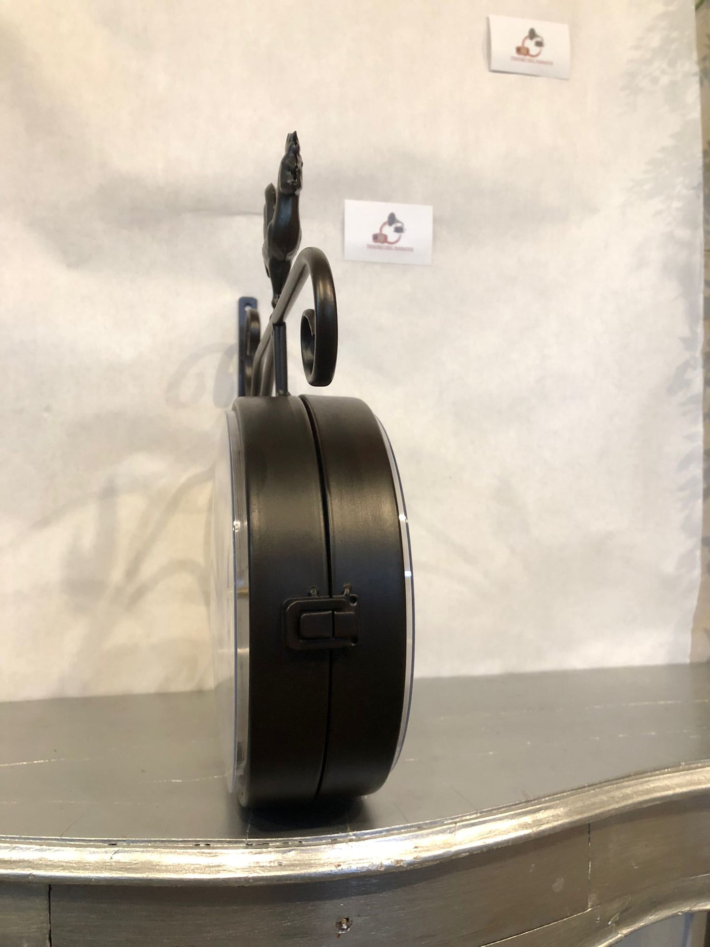 Orologio da Parete Bifacciale Vintage in Ferro – Stile Insegna Francese Chocolat Guérin-Boutron