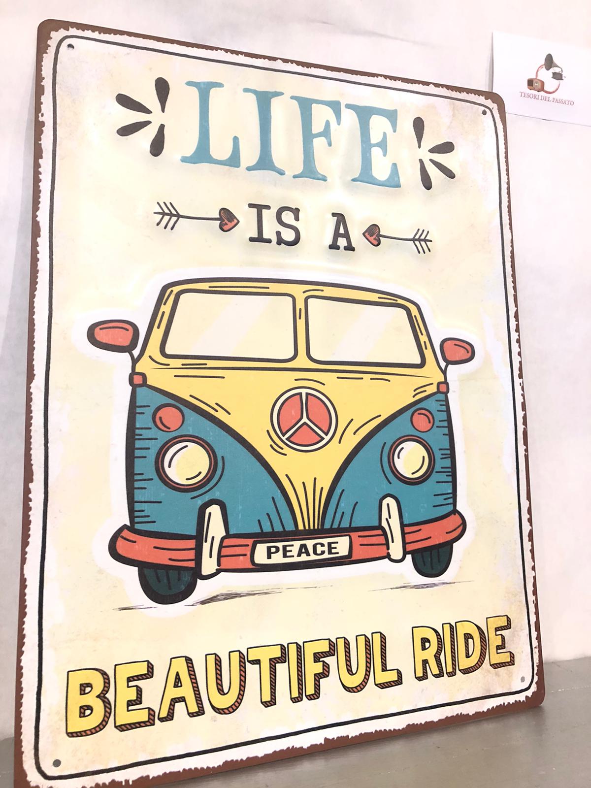 Targa Vintage in Metallo Hippie – Insegna Retro Furgoncino Volkswagen “Life is a Beautiful Ride