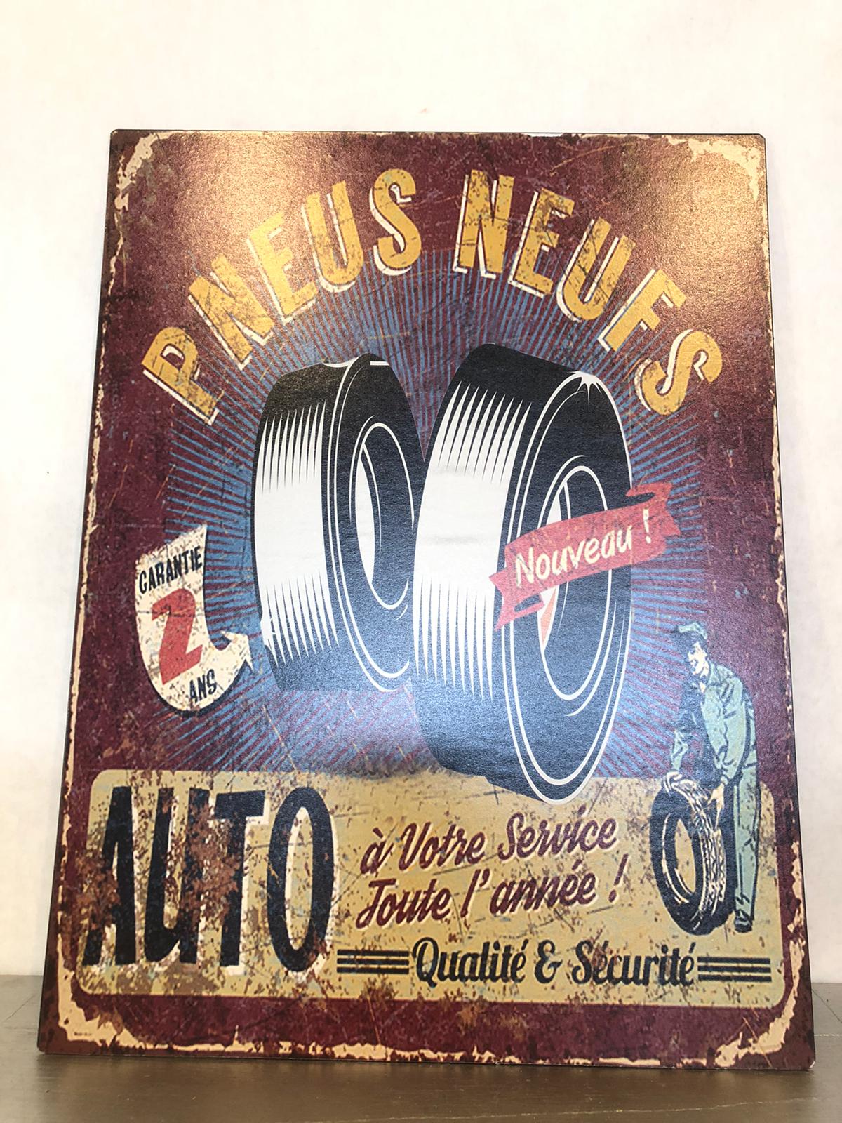 Targa Vintage in Metallo Retrò – Insegna Pubblicitaria Pneus Neufs Gomme Auto