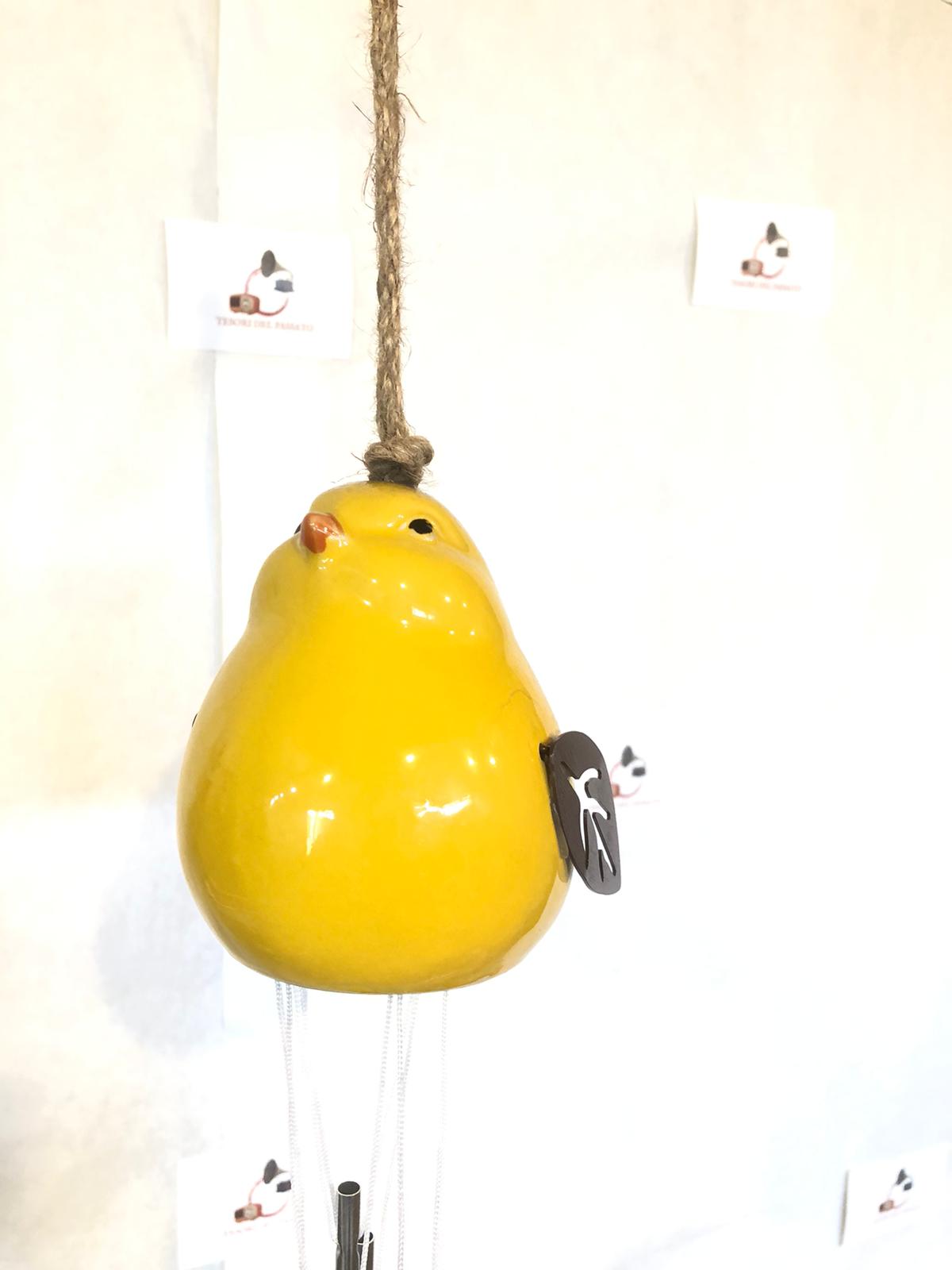 Pendaglio a Vento Uccellino Giallo in Ceramica – Decorazione da Giardino e Balcone