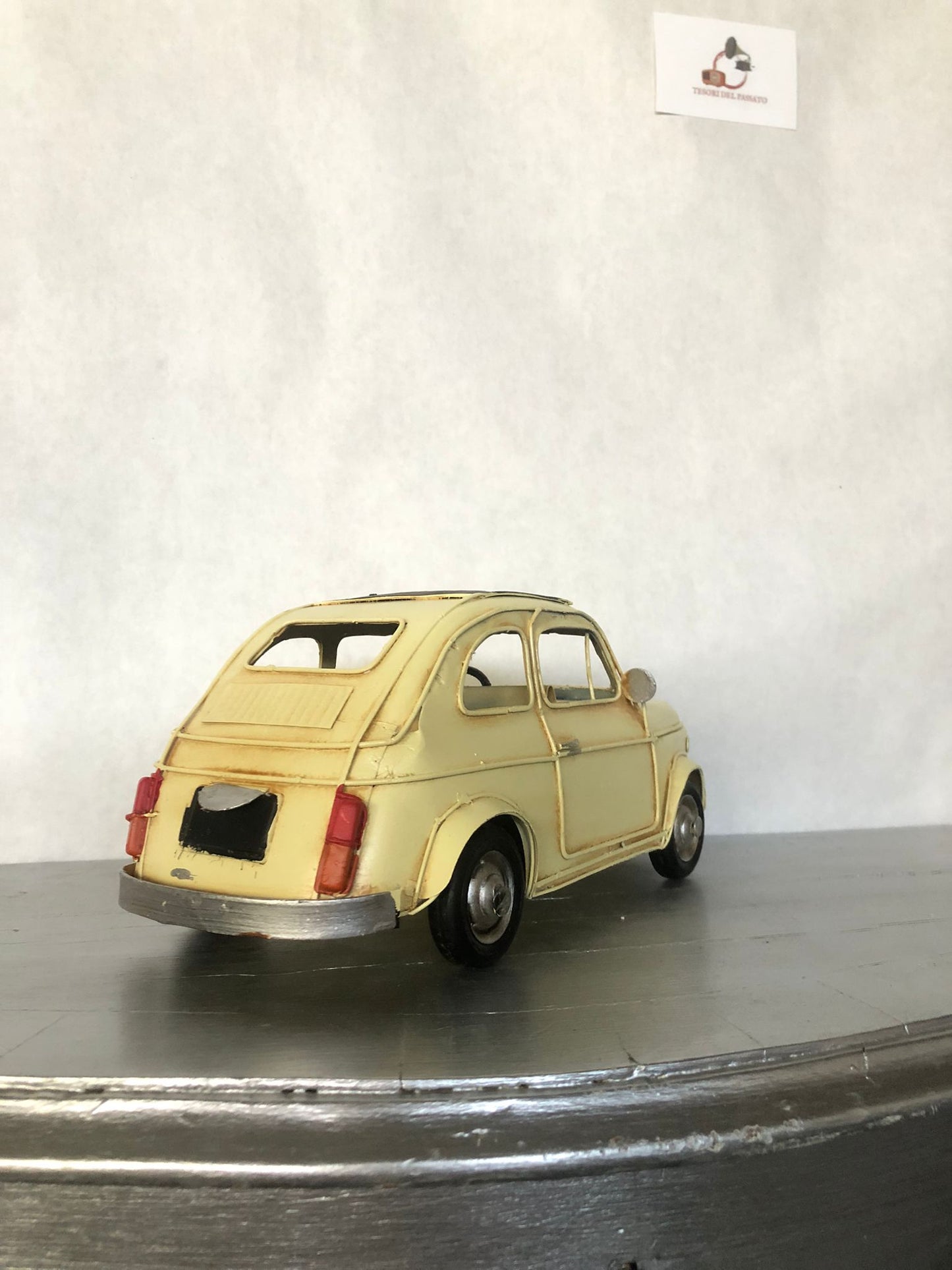 Modellino Fiat 500 gialla in metallo – Auto vintage da collezione e arredo retrò