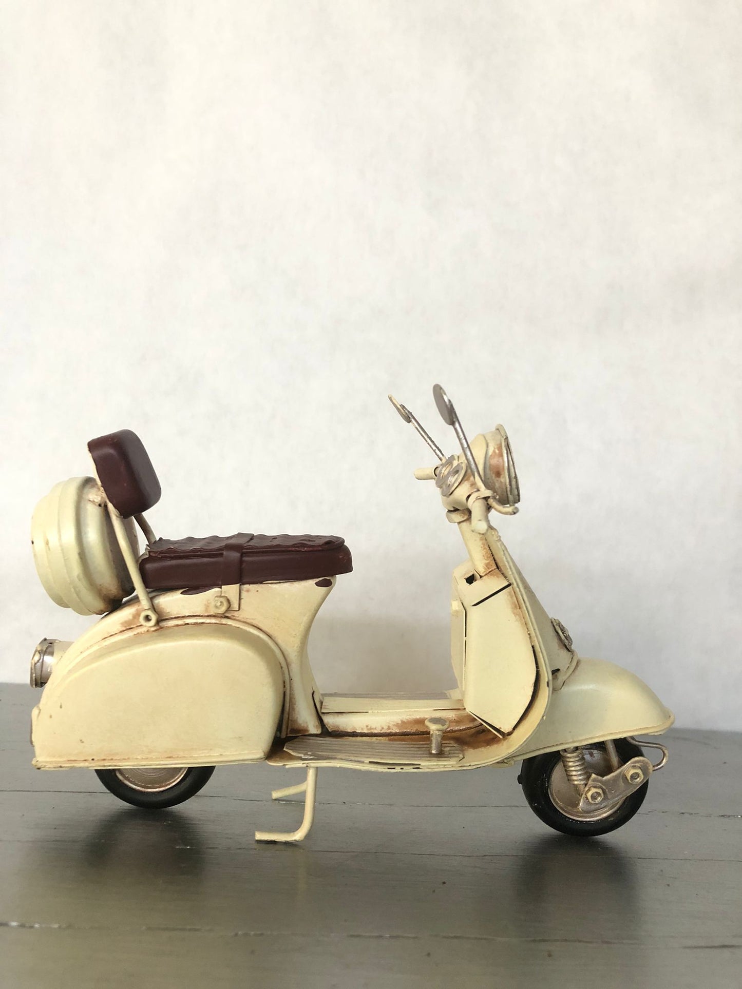Vespa Vintage Panna in Metallo – Modellino Scooter d’Epoca Retrò da Collezione e Arredamento