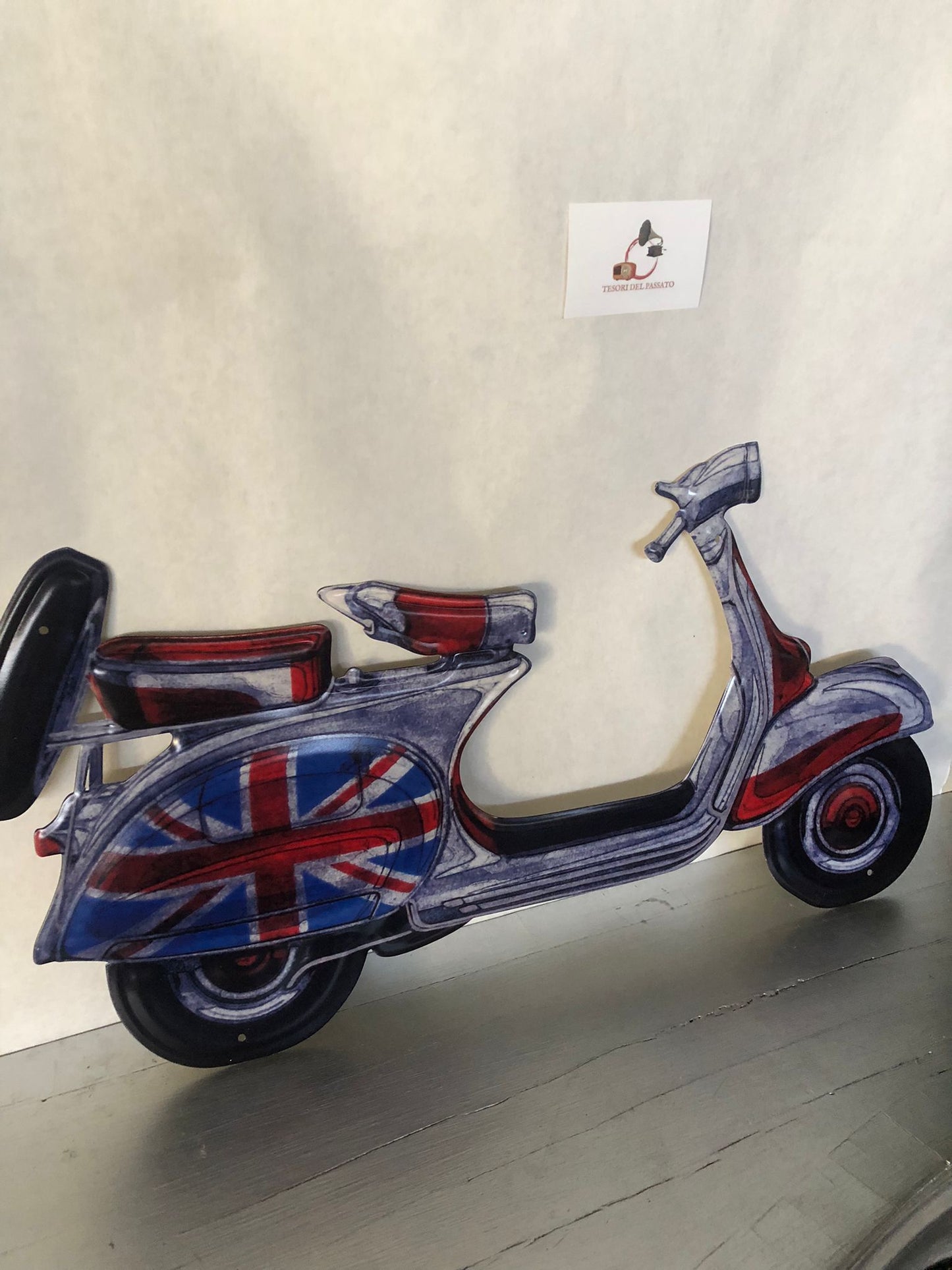 Targa Vespa Vintage in Metallo – Union Jack – Arredo Garage, Bar e Casa inglese