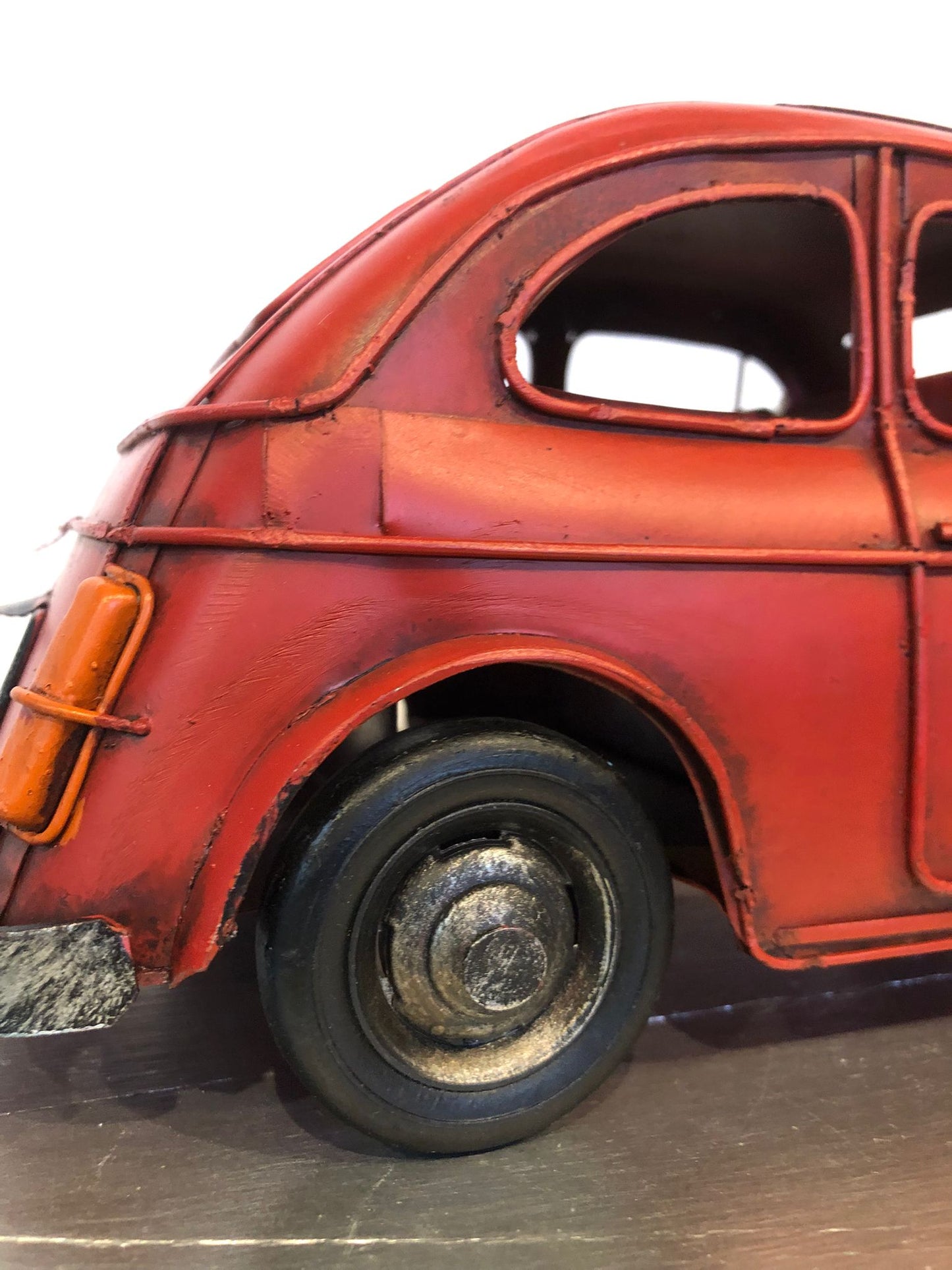 decorazione vintage per la casa, ufficio o negozio
pezzo da collezione per appassionati di auto storiche
regalo originale per amanti delle auto italiane
arredamento retrò per vetrine e locali a tema anni ’50 e ’6