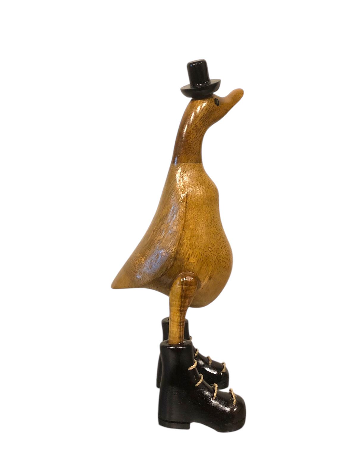 Papera in Legno con Cappello e Stivali Neri – Decorazione Artigianale Country Chic