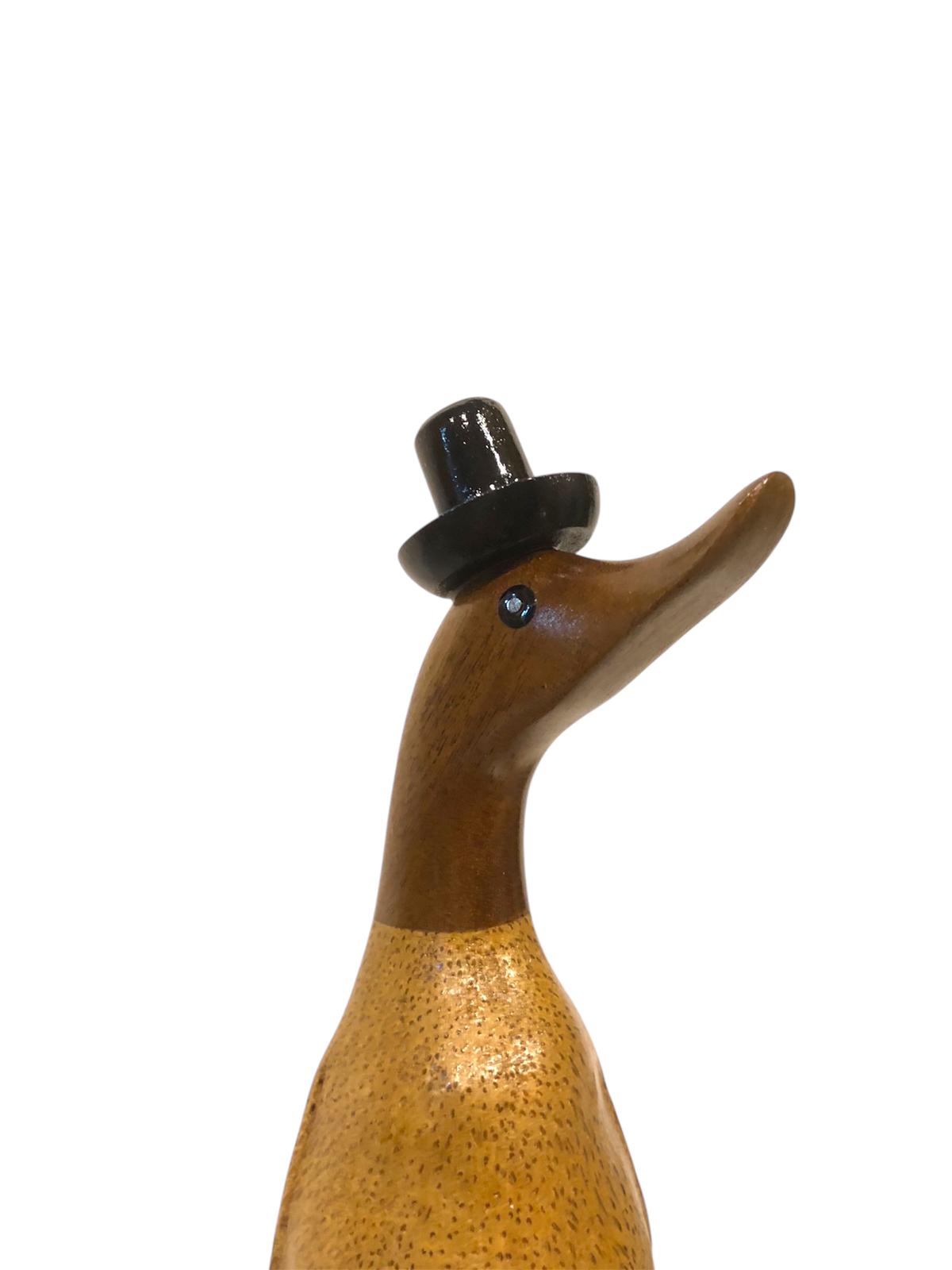 Papera in Legno con Cappello e Stivali Neri – Decorazione Artigianale Country Chic