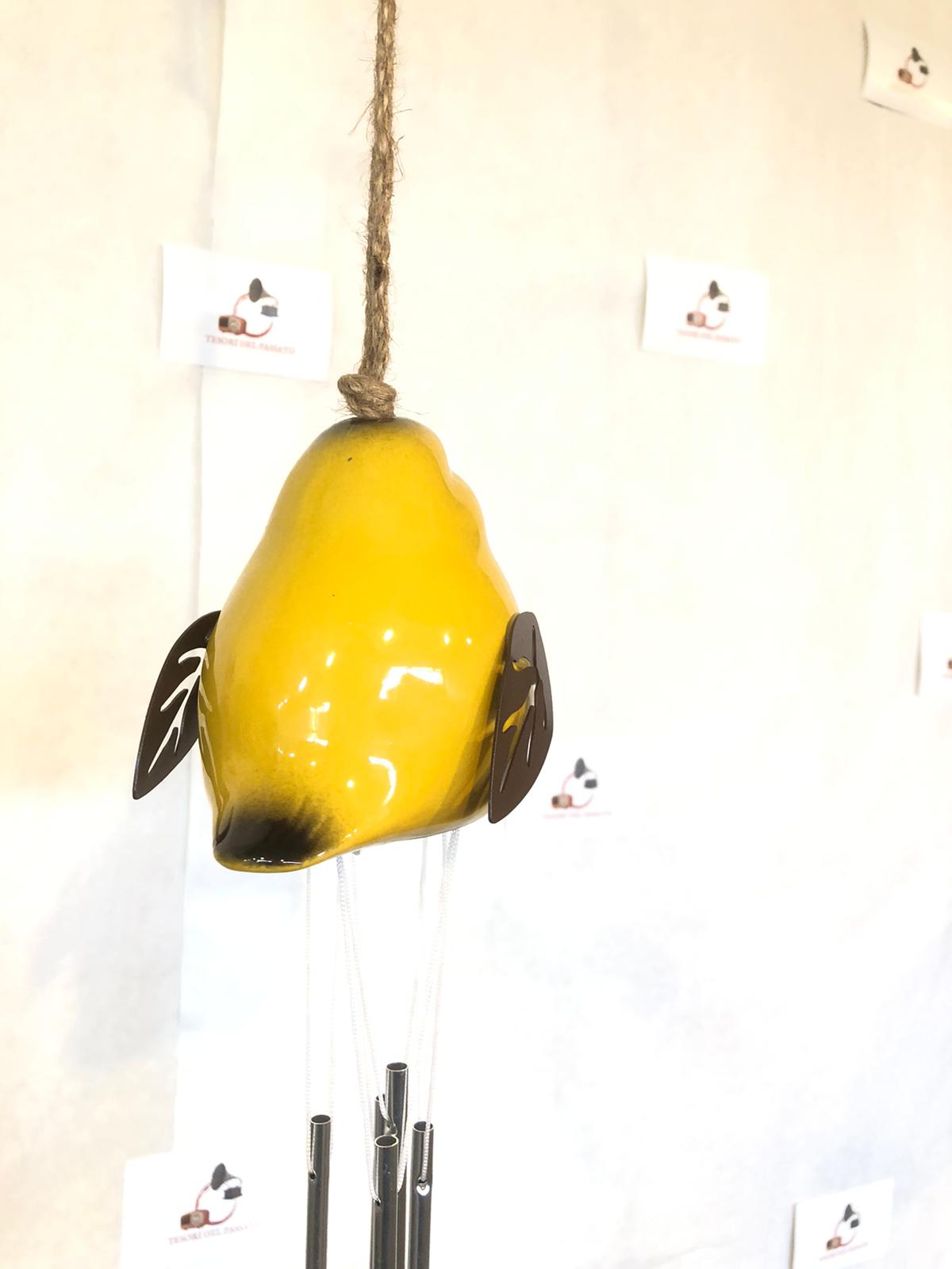 Pendaglio a Vento Uccellino Giallo in Ceramica – Decorazione da Giardino e Balcone