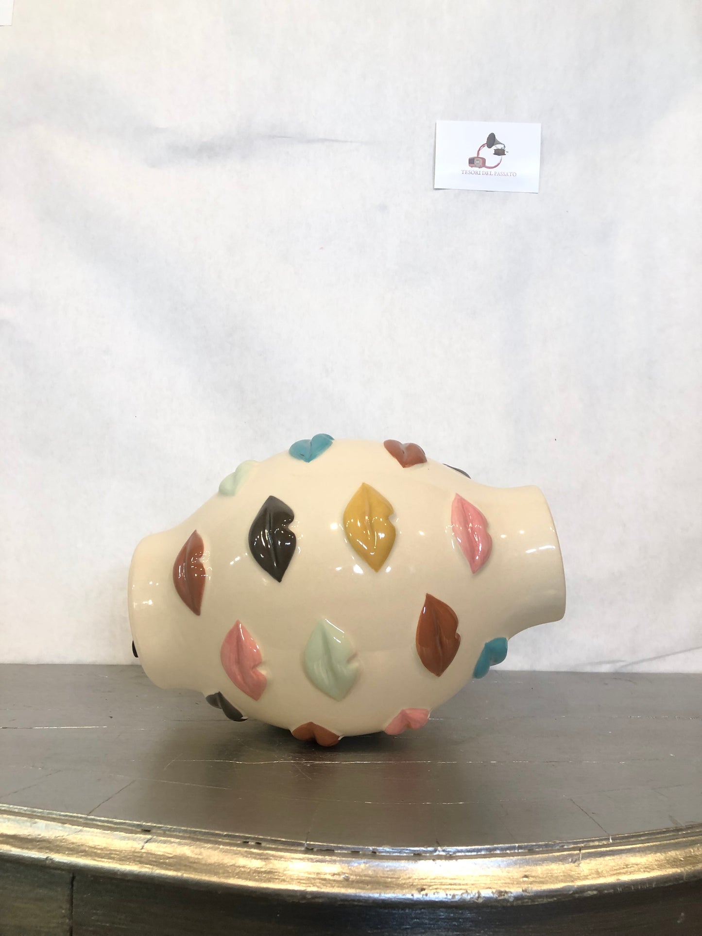 Vaso in Ceramica con Labbra Colorate in Rilievo – Design Pop Art Moderno