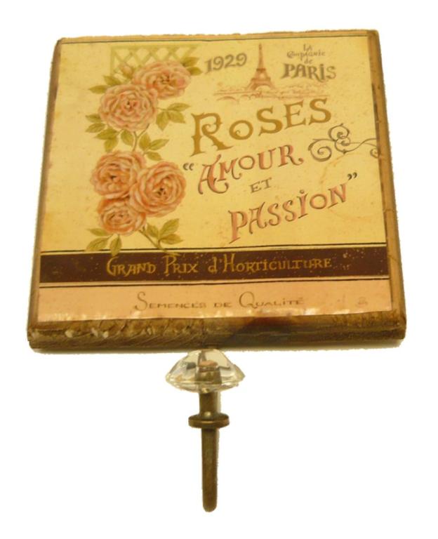 Appendichiavi da parete vintage con rose e stile parigino. Portachiavi da muro shabby chic decorativo, ideale per ingresso e arredamento casa.
