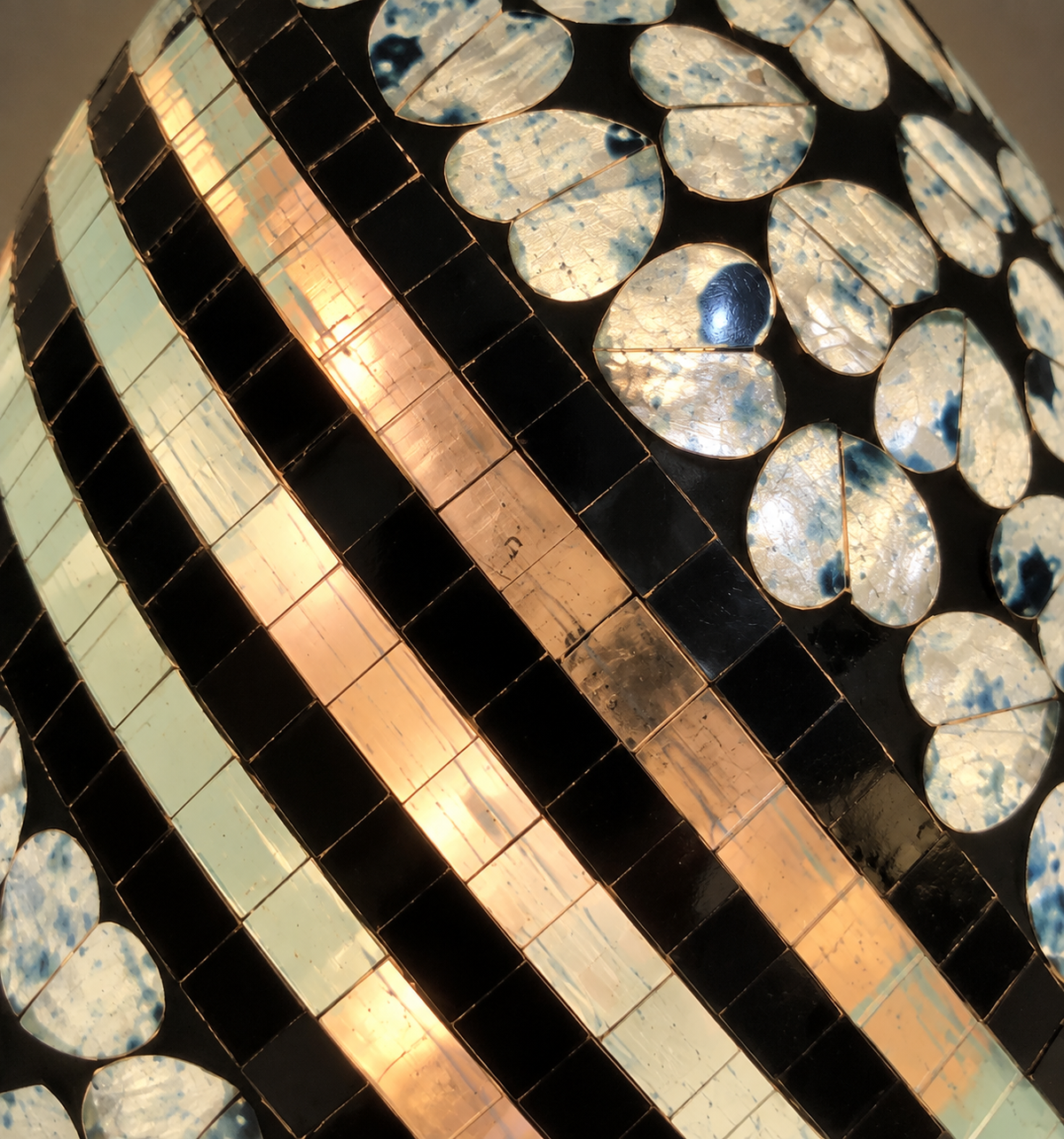 Lampada da Tavolo a Uovo in Mosaico di Vetro – Abat Jour Decorativa