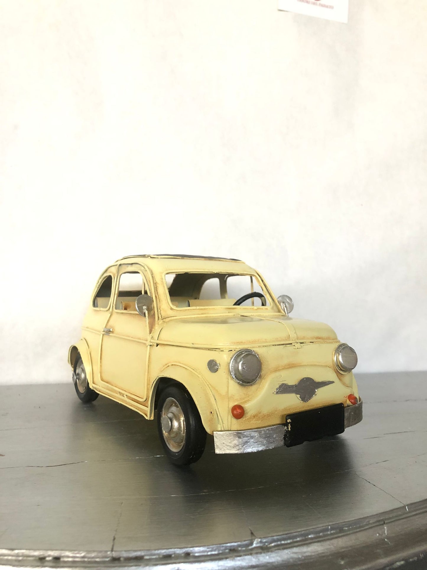 Modellino Fiat 500 gialla in metallo – Auto vintage da collezione e arredo retrò