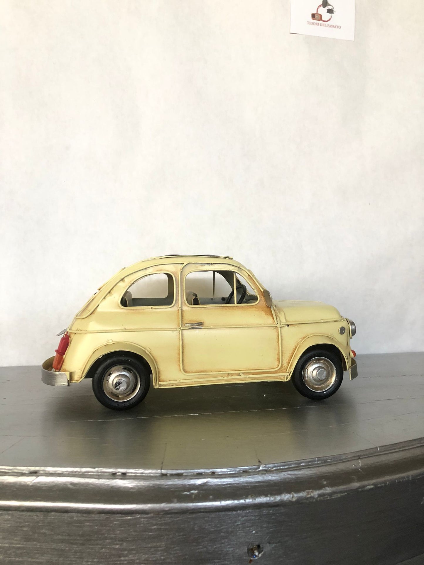Modellino Fiat 500 gialla in metallo – Auto vintage da collezione e arredo retrò
