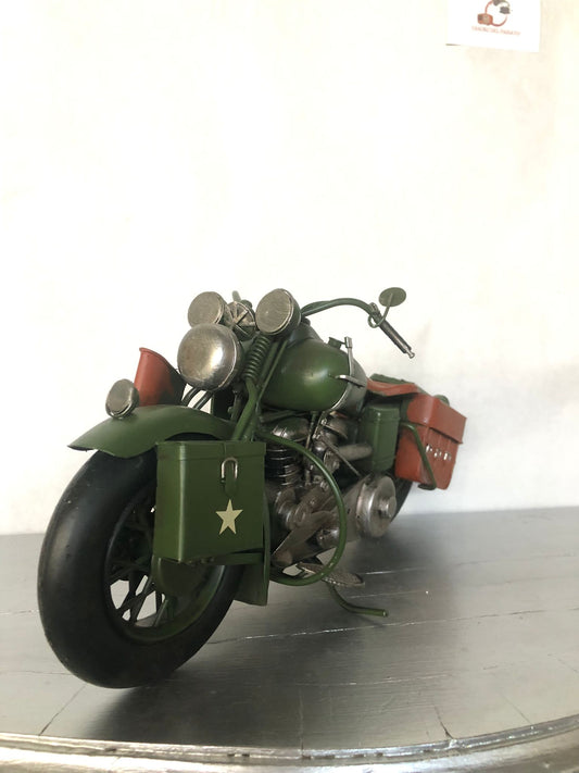 Moto militare vintage in metallo verde – Modellino d’arredo retrò con dettagli realistici
