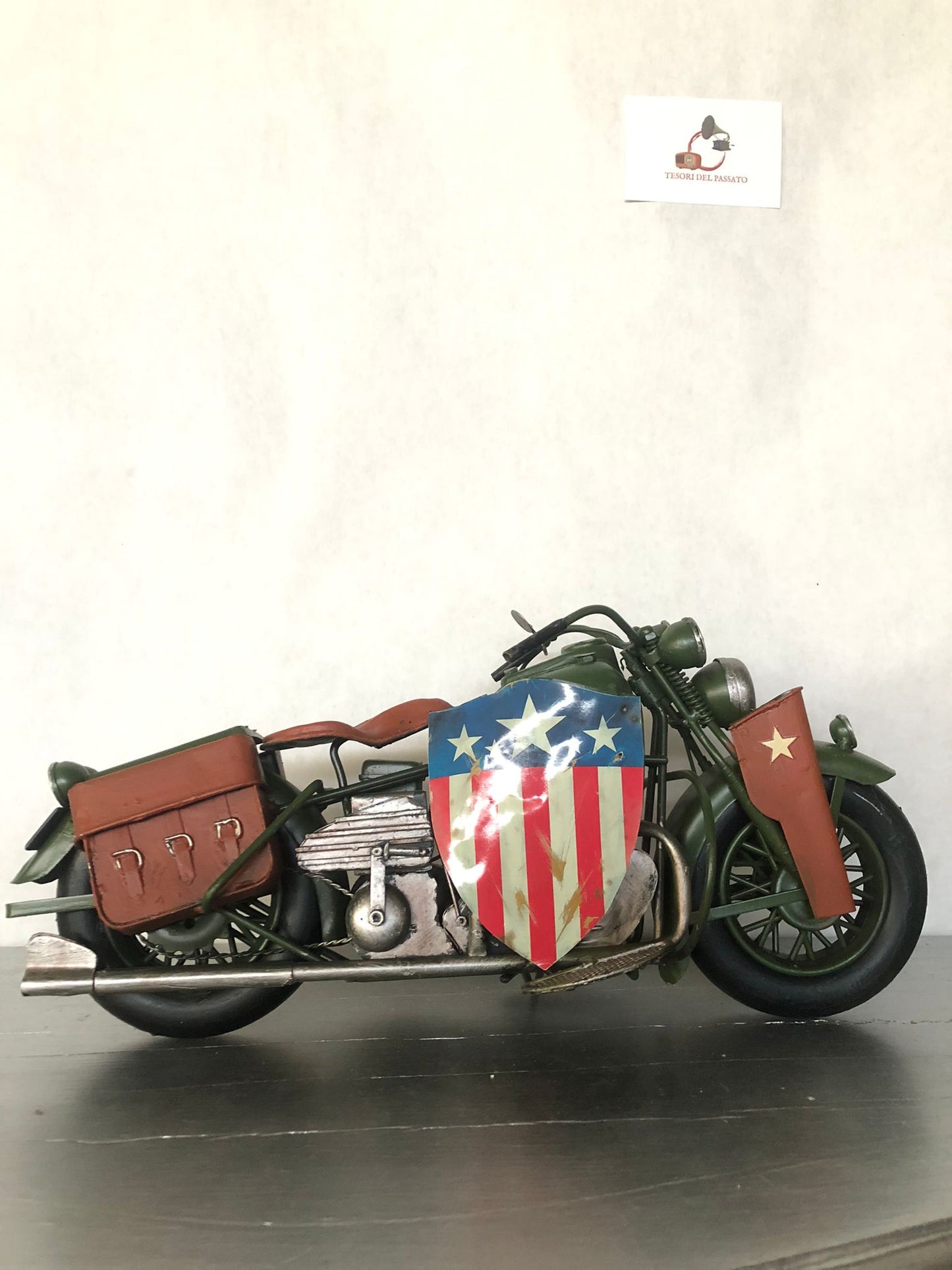 Moto militare vintage in metallo verde – Modellino d’arredo retrò con dettagli realistici