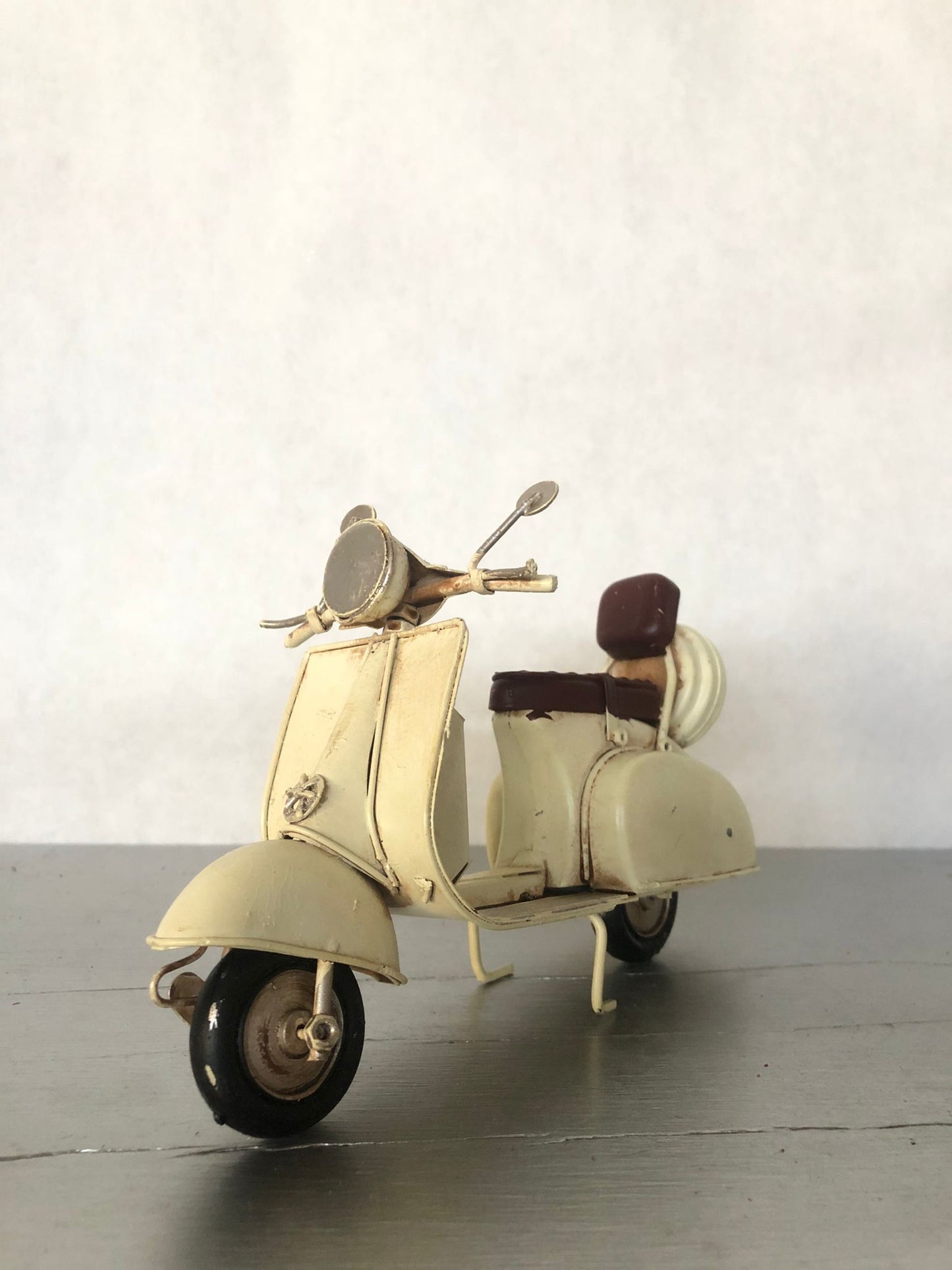 Vespa Vintage Panna in Metallo – Modellino Scooter d’Epoca Retrò da Collezione e Arredamento