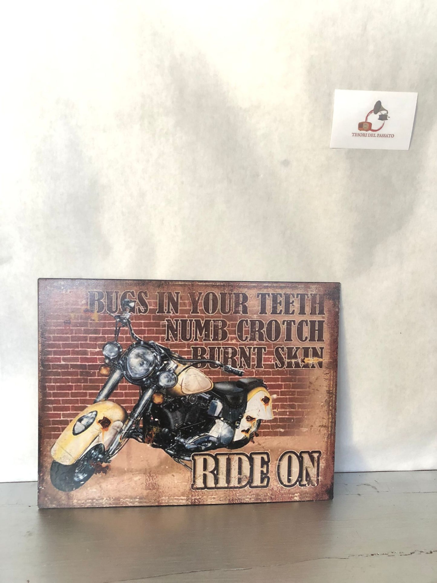 Targa Vintage in Metallo Moto Ride On – Insegna Retrò da Parete per Biker e Garage