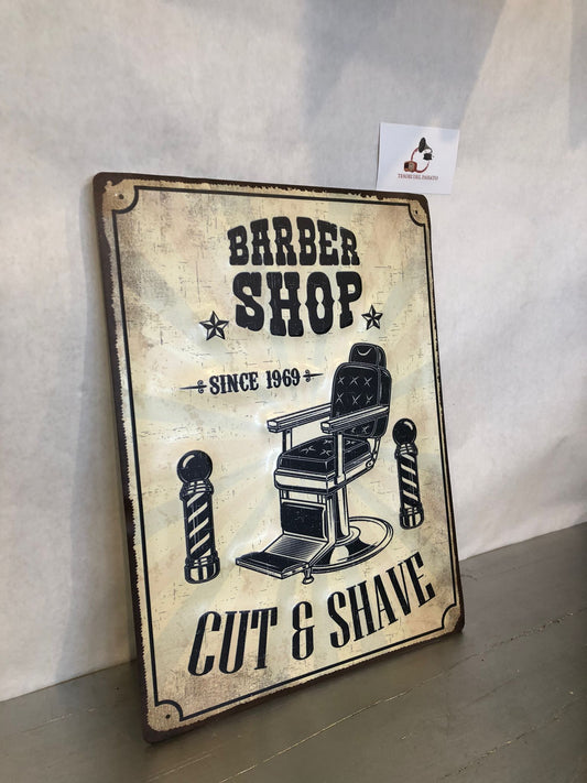 Targa Vintage Barber Shop in Metallo – Insegna Retrò Parrucchiere Uomo – Cut & Shave Since 1969