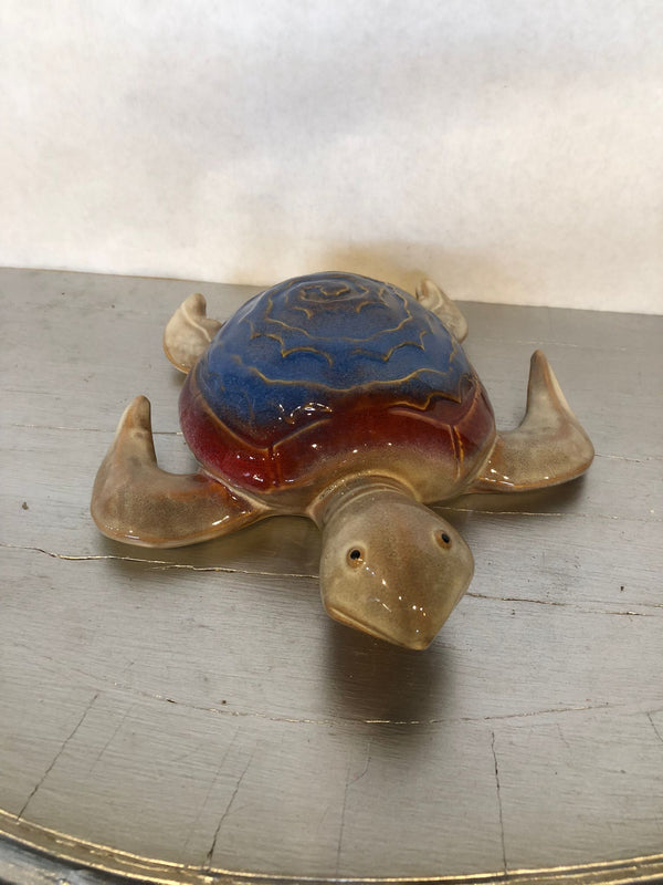 Tartaruga in Ceramica Dipinta a Mano – Soprammobile Decorativo Vintage