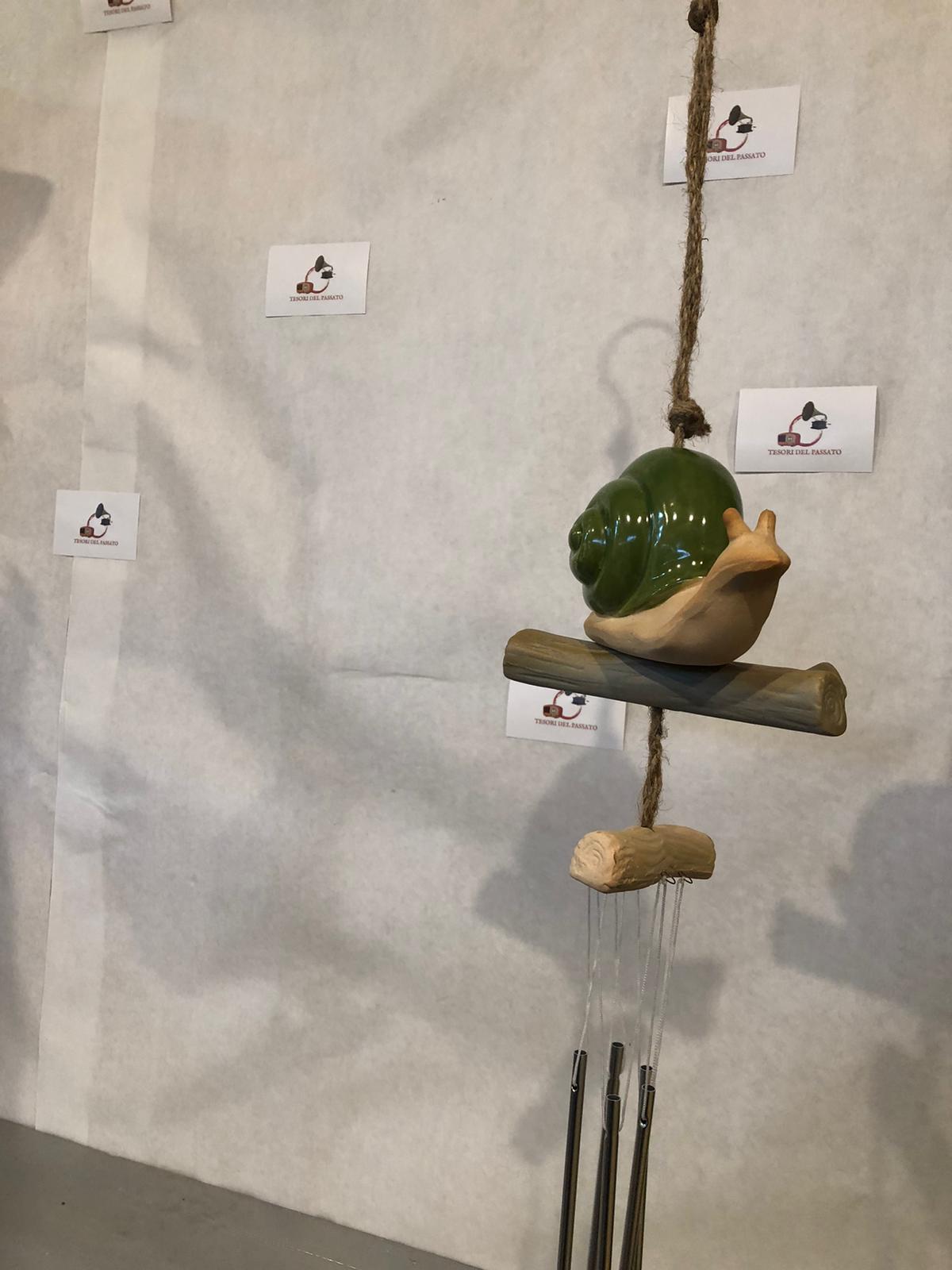 Pendaglio a Vento Lumaca in Ceramica – Wind Chime Decorativo da Giardino
