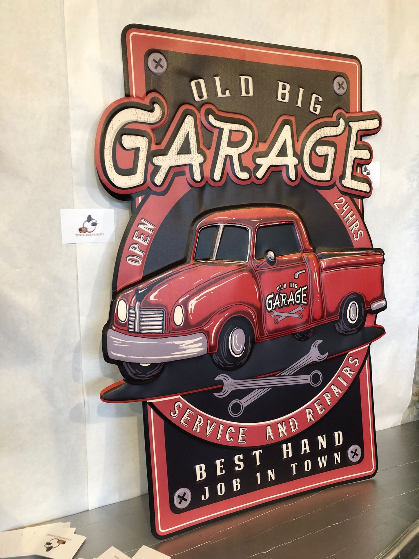 Insegna Garage Vintage in Metallo – Pick-up Rosso Old Big Garage
