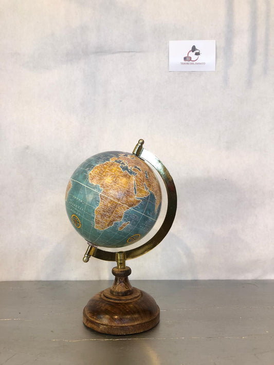 arredamento studio, ufficio e libreria

complemento d’arredo vintage per salotto o camera da letto

idea regalo raffinata per amanti dei viaggi e collezionisti

decorazione elegante per ambienti classici e retrò

mappamondo vintage azzurro

globo terrestre arredamento retrò

mappamondo con base in legno

arredamento studio elegante

globo da tavolo vintage

regalo per viaggiatori originali

oggetti decorativi retrò eleganti

mappamondo d’epoca per collezione

arredamento libreria e ufficio

globo artigianal