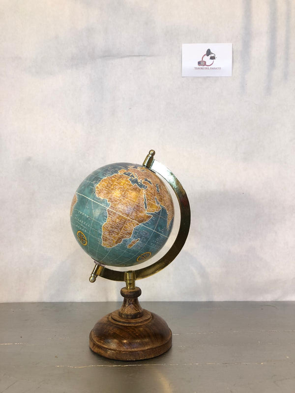 arredamento studio, ufficio e libreria

complemento d’arredo vintage per salotto o camera da letto

idea regalo raffinata per amanti dei viaggi e collezionisti

decorazione elegante per ambienti classici e retrò

mappamondo vintage azzurro

globo terrestre arredamento retrò

mappamondo con base in legno

arredamento studio elegante

globo da tavolo vintage

regalo per viaggiatori originali

oggetti decorativi retrò eleganti

mappamondo d’epoca per collezione

arredamento libreria e ufficio

globo artigianal