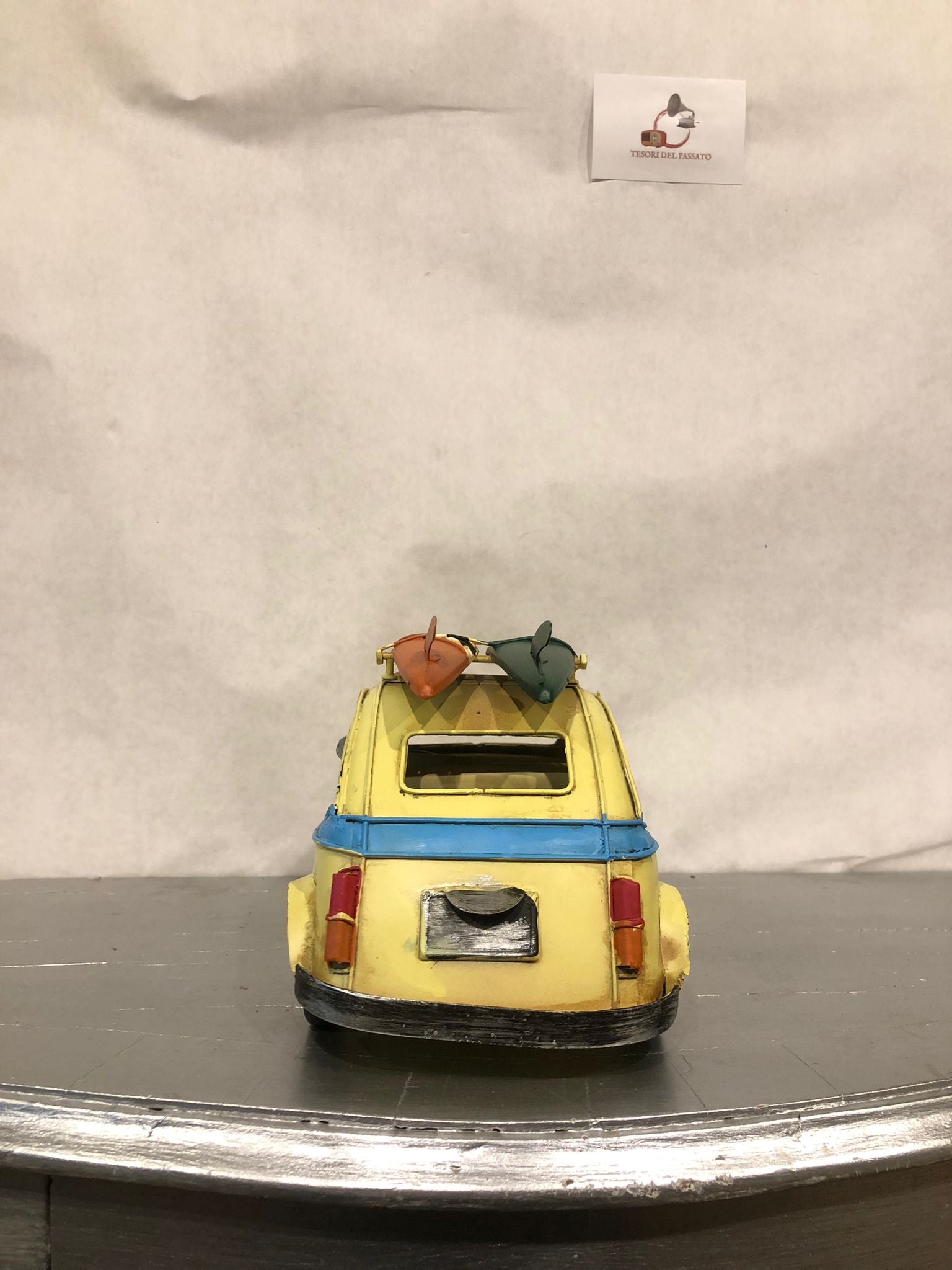 macchina vintage metallo

modellino auto d’epoca

auto retrò in ferro

modellino auto collezione

arredamento vintage casa

decorazioni retrò soggiorno

regali originali auto storiche

miniature auto in metallo

modellini auto artigianali

arredamento industriale vintage

decorazione surf vintage