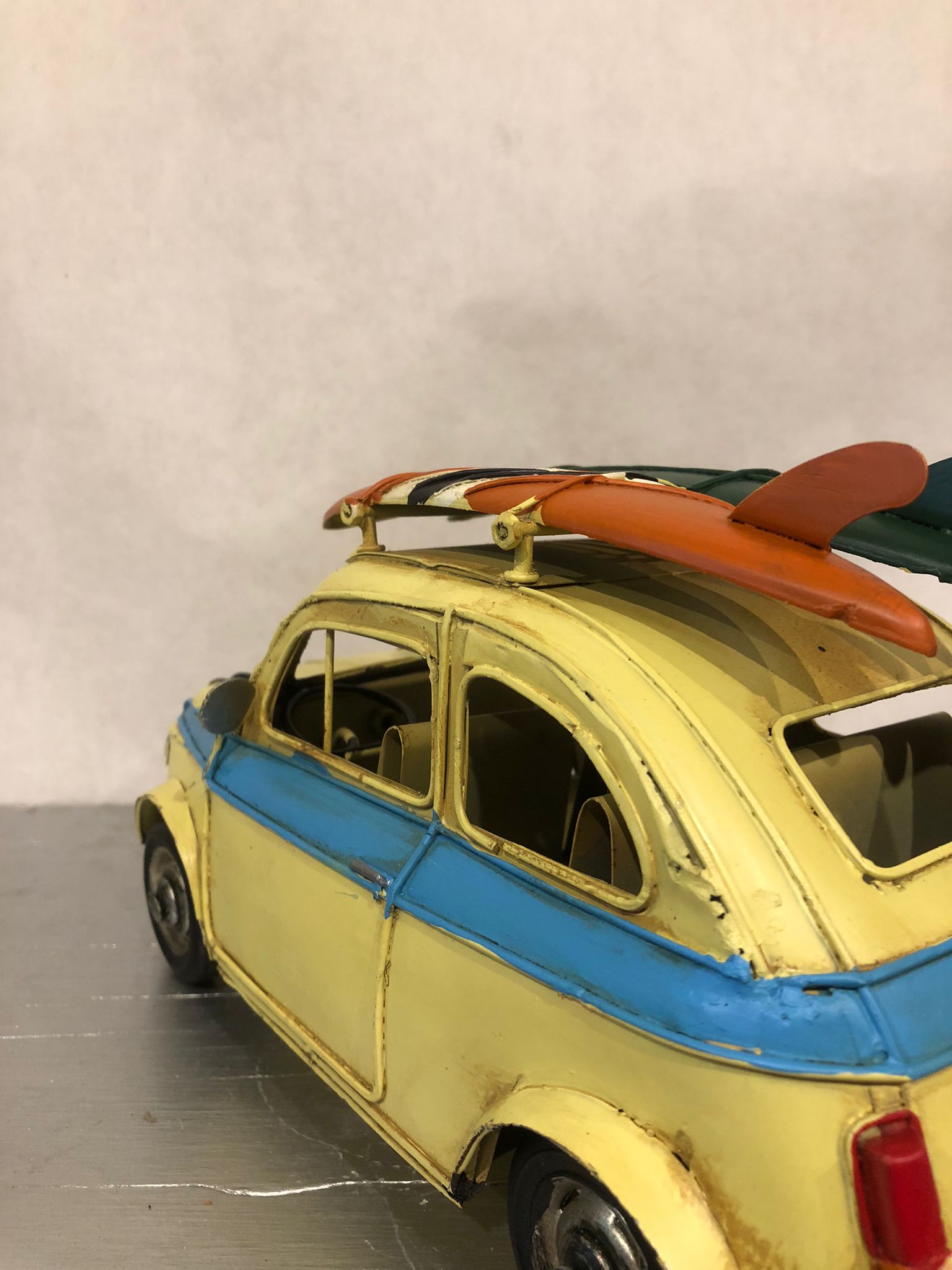 macchina vintage metallo

modellino auto d’epoca

auto retrò in ferro

modellino auto collezione

arredamento vintage casa

decorazioni retrò soggiorno

regali originali auto storiche

miniature auto in metallo

modellini auto artigianali

arredamento industriale vintage

decorazione surf vintage