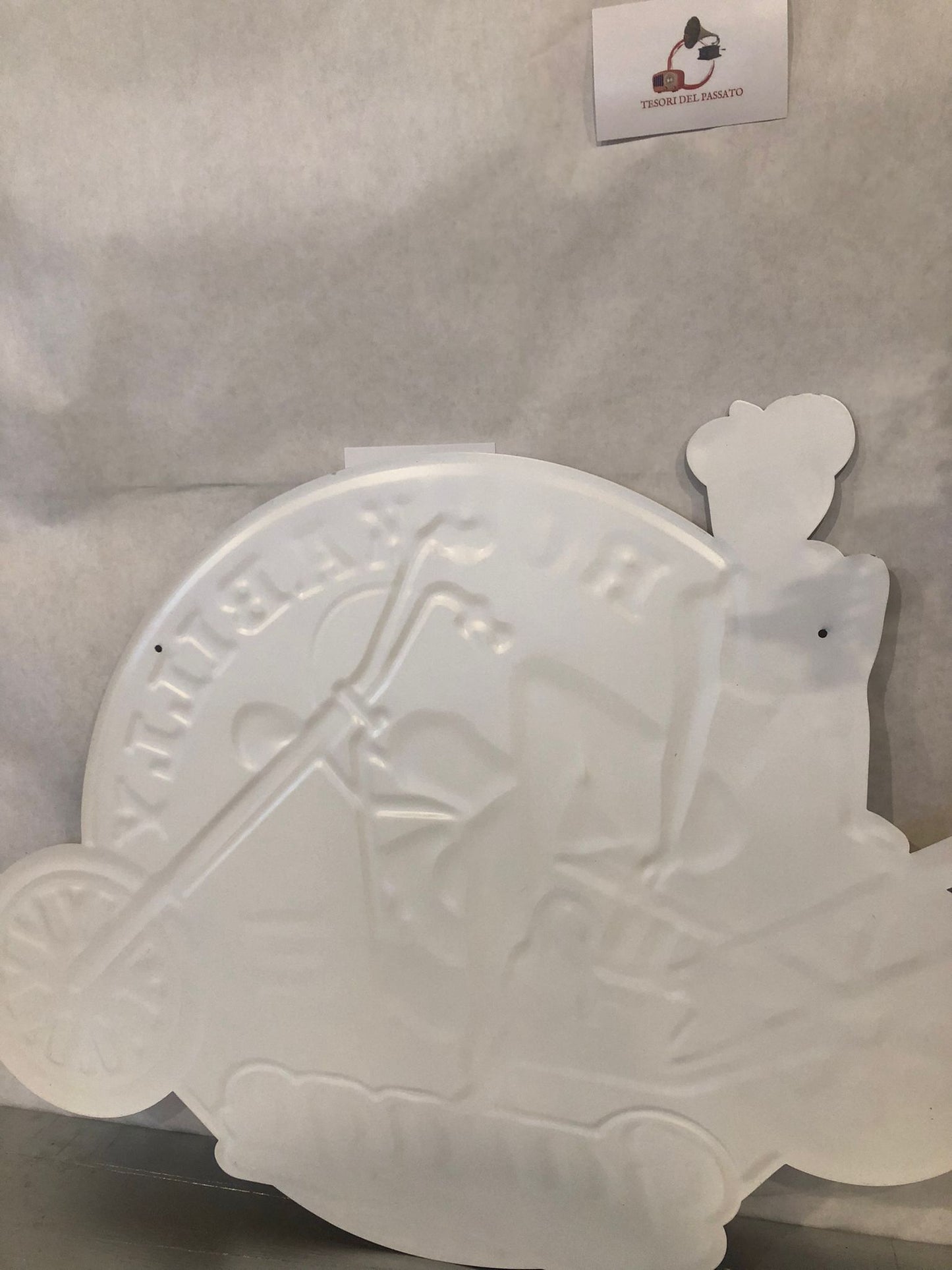 Cartello in Metallo Rockabilly Garage con Pin Up e Moto – Targa Vintage Retrò