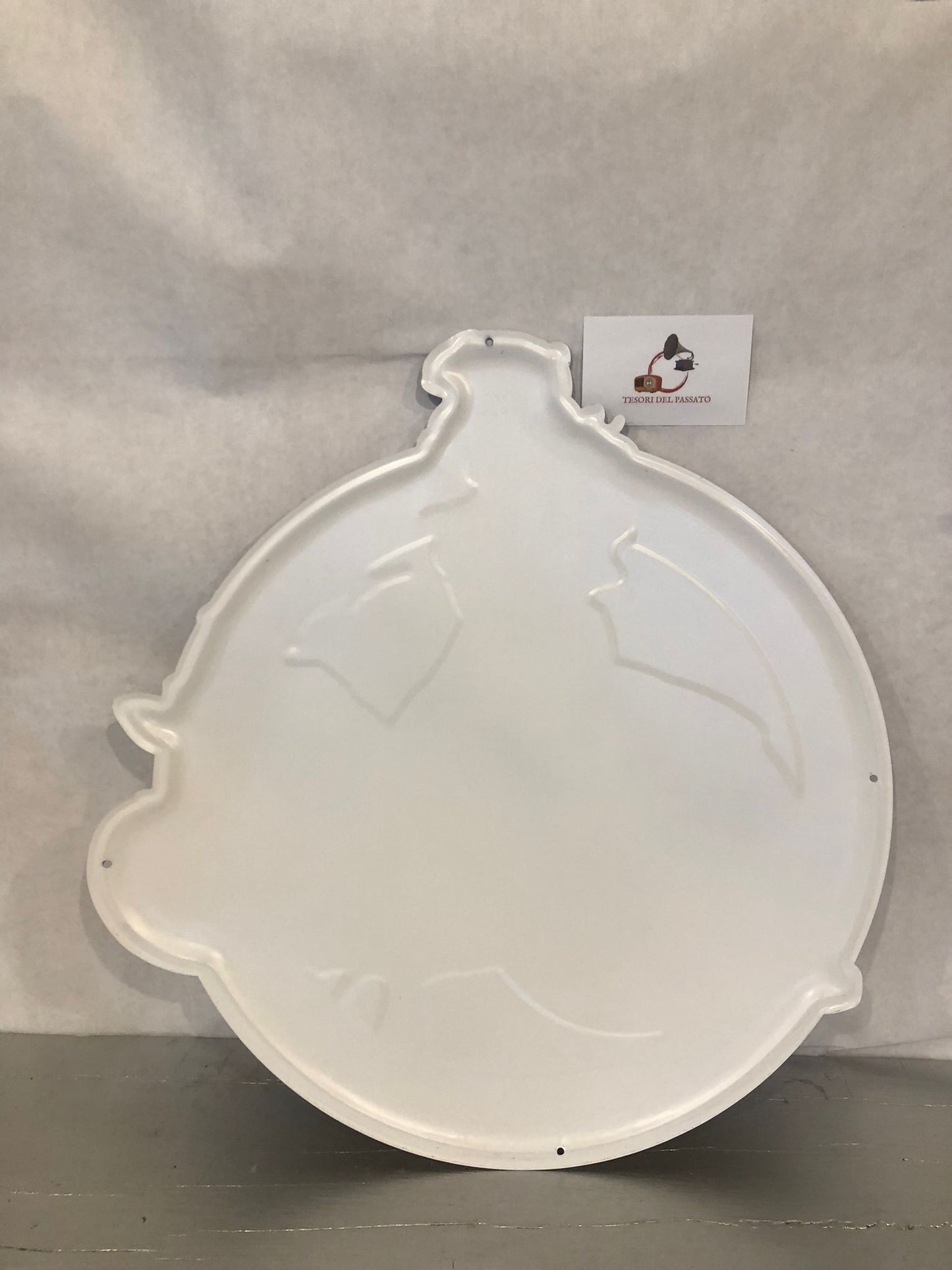 Cartello in Metallo Vintage Pin Up con Moto Gialla – Mechanic on Duty Retrò