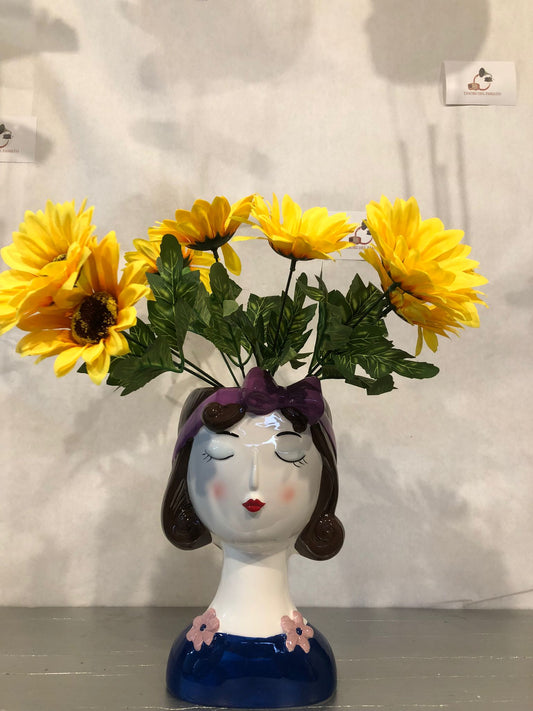 Vaso Volto Donna in Ceramica – Vaso Decorativo con Fascia Viola e Fiori Rosa