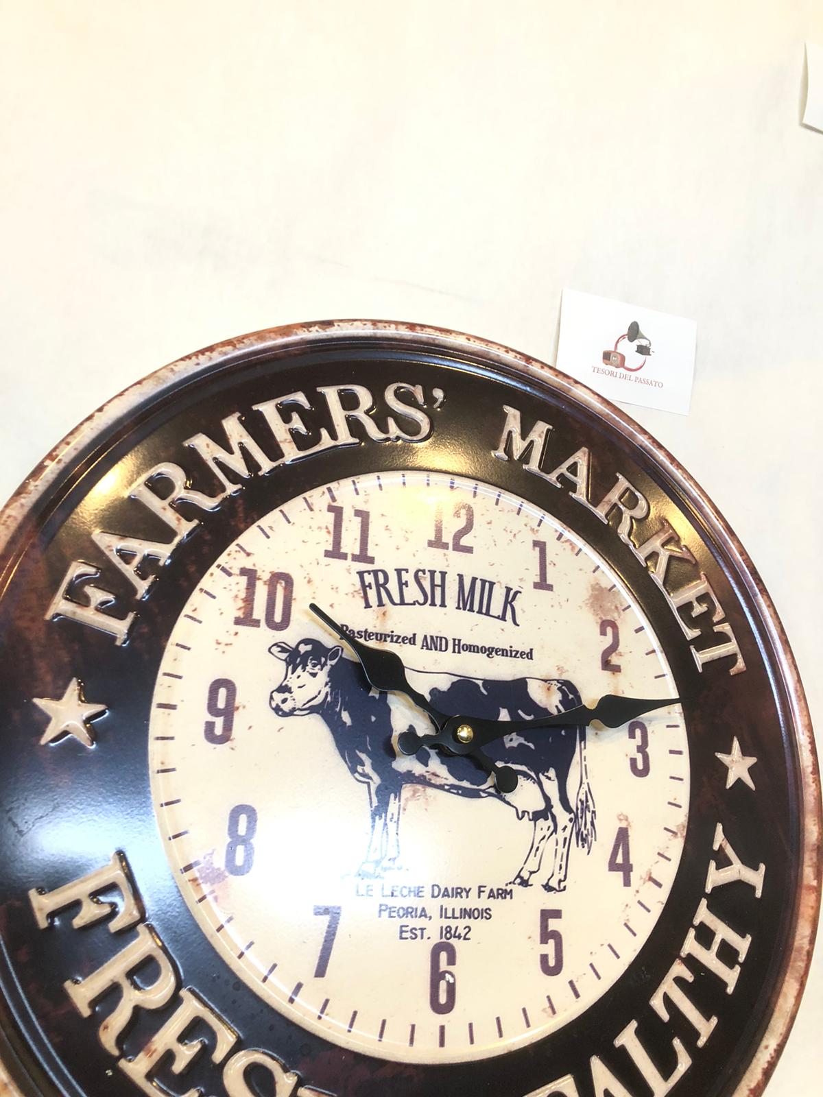 Orologio da Parete Farmer’s Market Fresh Milk – Orologio Rustico Shabby Chic con Mucca per Cucina e Taverna