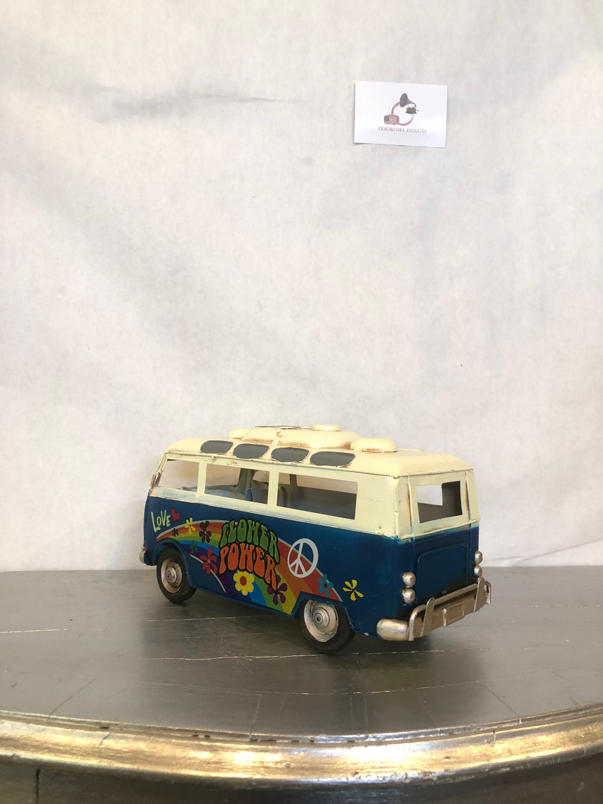 decorazione vintage per la casa e l’ufficio

modellino da collezione auto d’epoca in metallo

regalo per amanti del design retrò e dello stile hippie

accessorio decorativo per negozi e vetrine a tema anni ’70