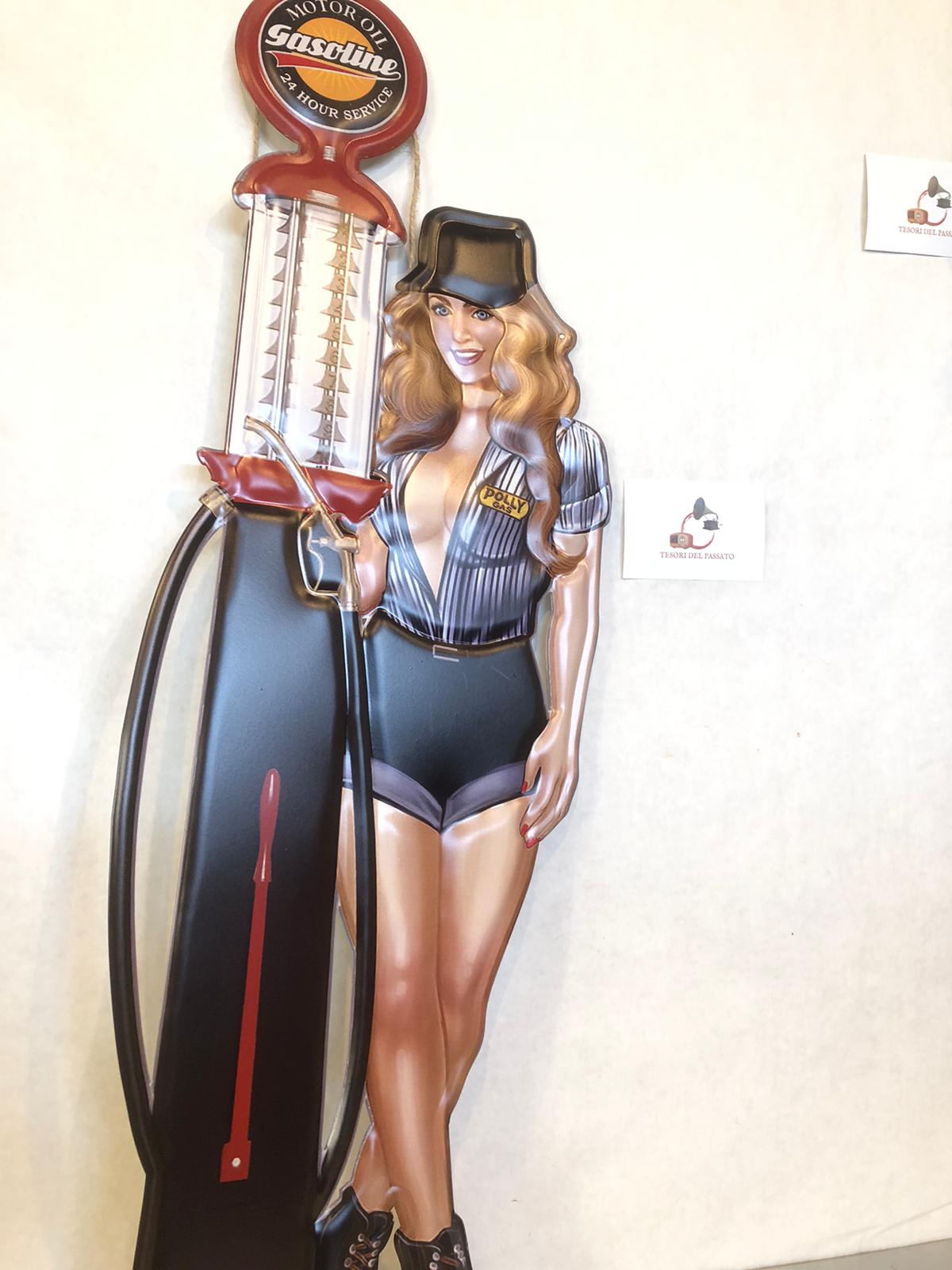 Cartello Pin Up con Pompa di Benzina Vintage – Gasoline Motor Oil Retrò