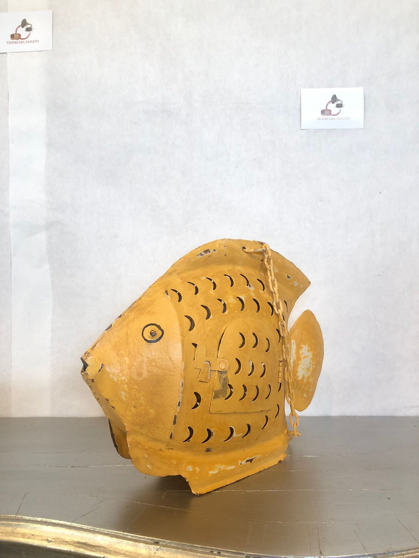 Pesce Giallo in Metallo da Appendere – Lanterna Portacandela e Decorazione Giardino