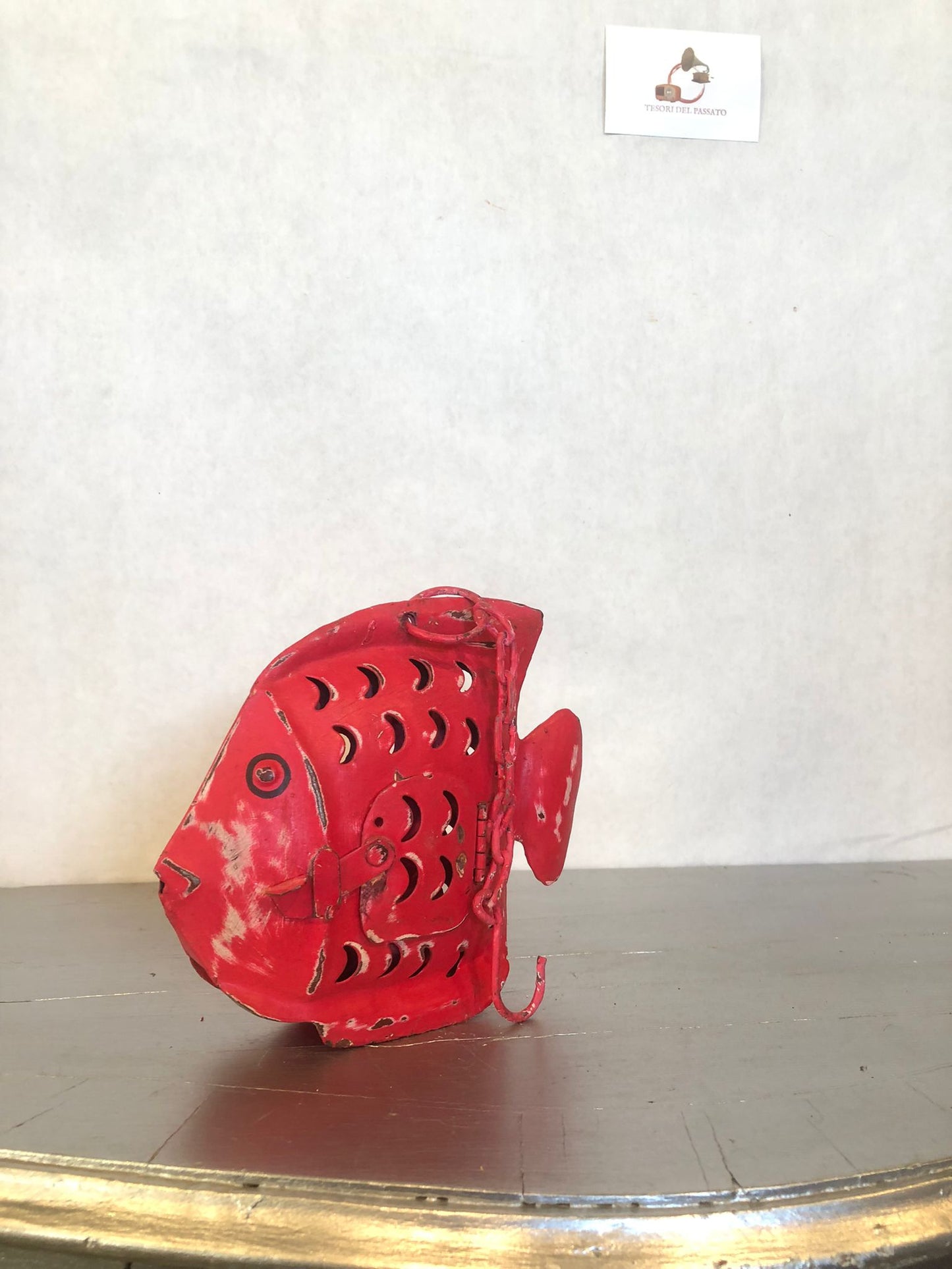 Pesce Rosso in Metallo – Scultura Decorativa Artigianale Portacandela