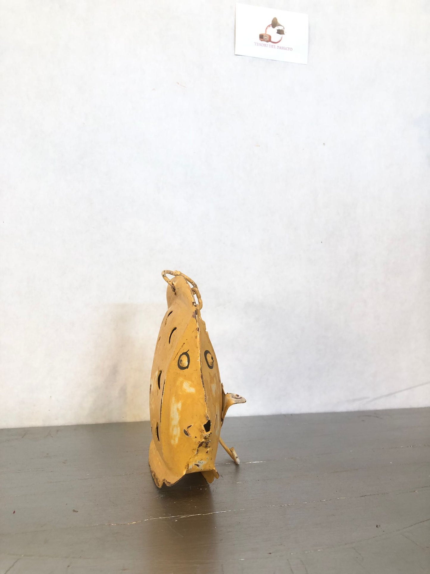 Pesce Giallo in Metallo – Scultura Decorativa Artigianale Portacandela