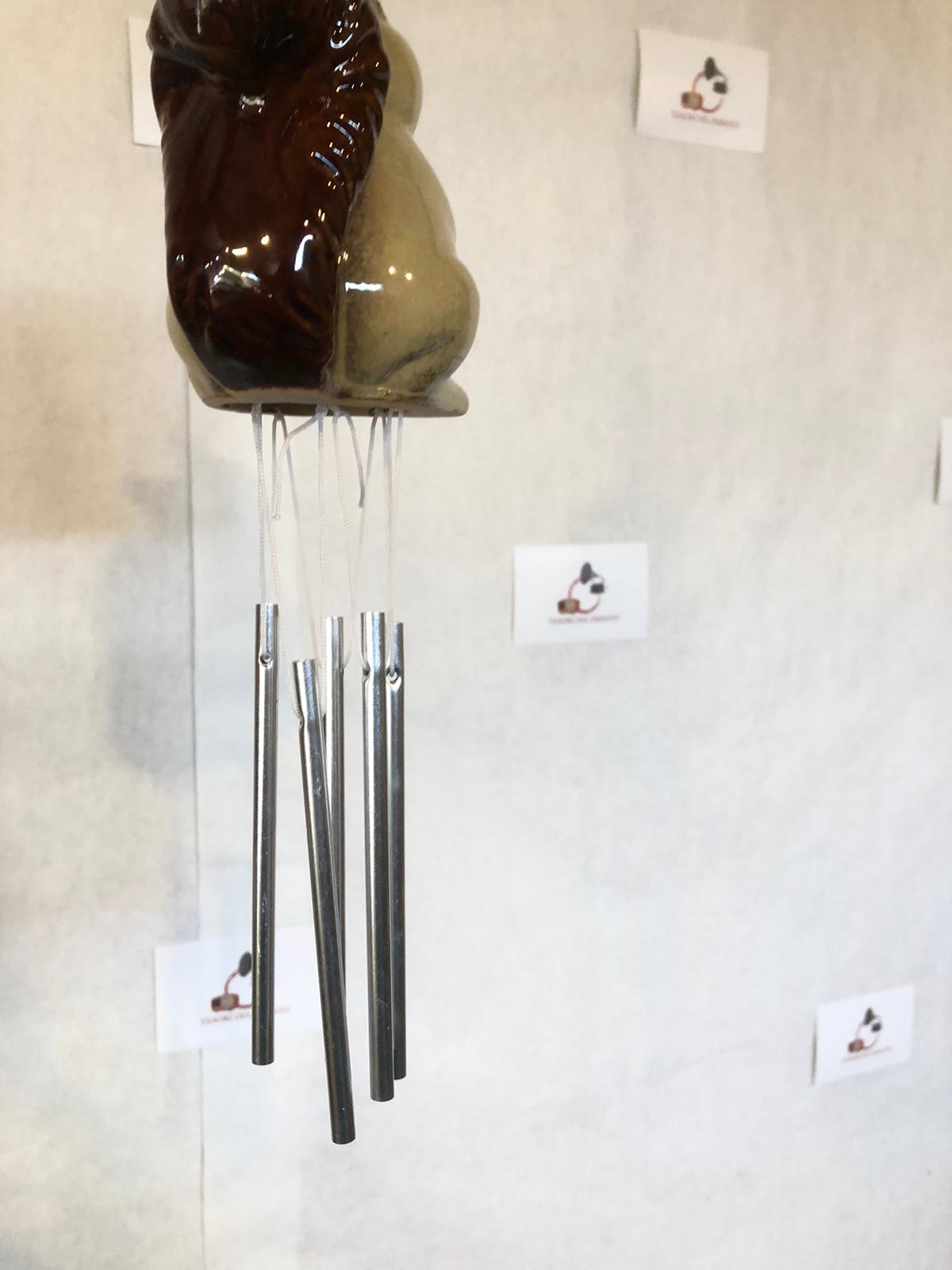 Pendaglio a Vento Scoiattolo in Ceramica – Decorazione da Giardino con Suono Armonioso