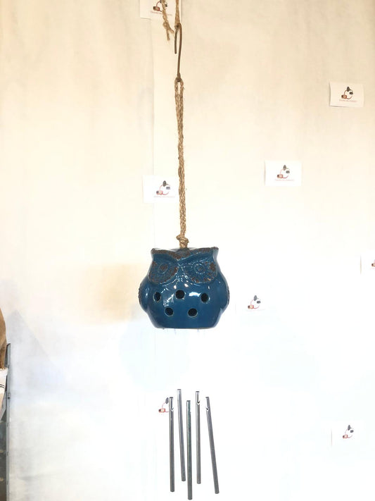 Pendaglio a Vento Gufo Blu in Ceramica – Decorazione da Giardino con Suono Armonioso