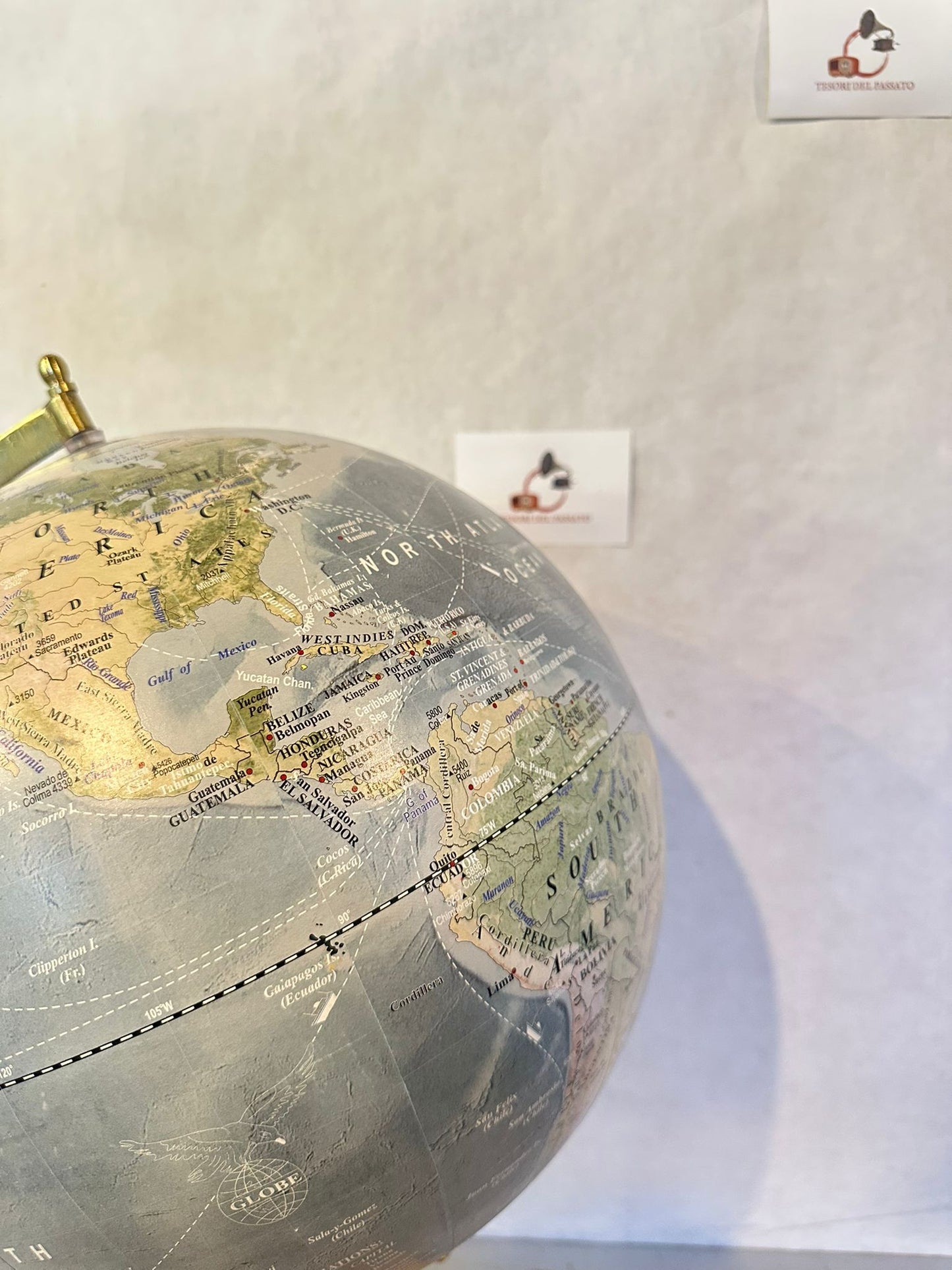 Mappamondo Vintage Blu con Base in Legno – Globo Terrestre Elegante da Tavolo per Arredamento e Studio