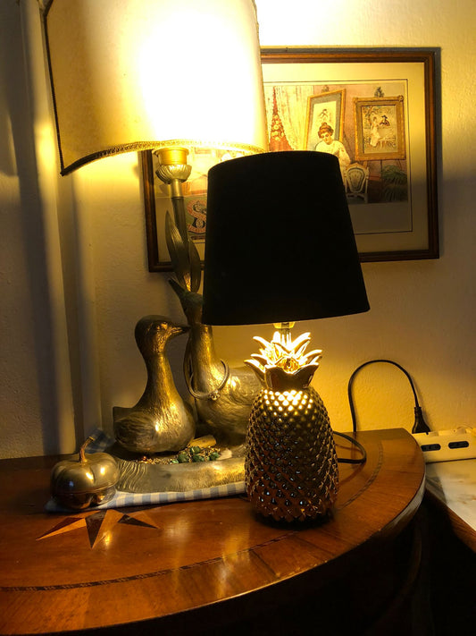 Lampada da tavolo ananas nera con abat-jour nera illuminata, design moderno e glamour per camera da letto e soggiorno