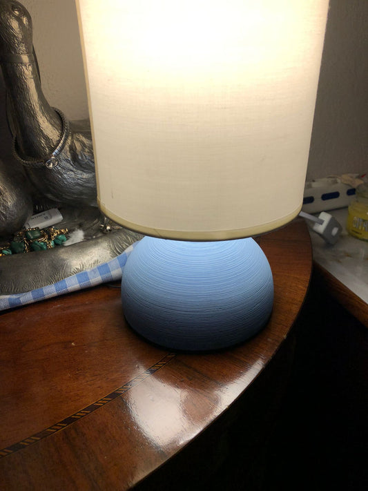 Lampada da Tavolo Moderna Blu con Paralume Design Elegante per Camera e Soggiorno