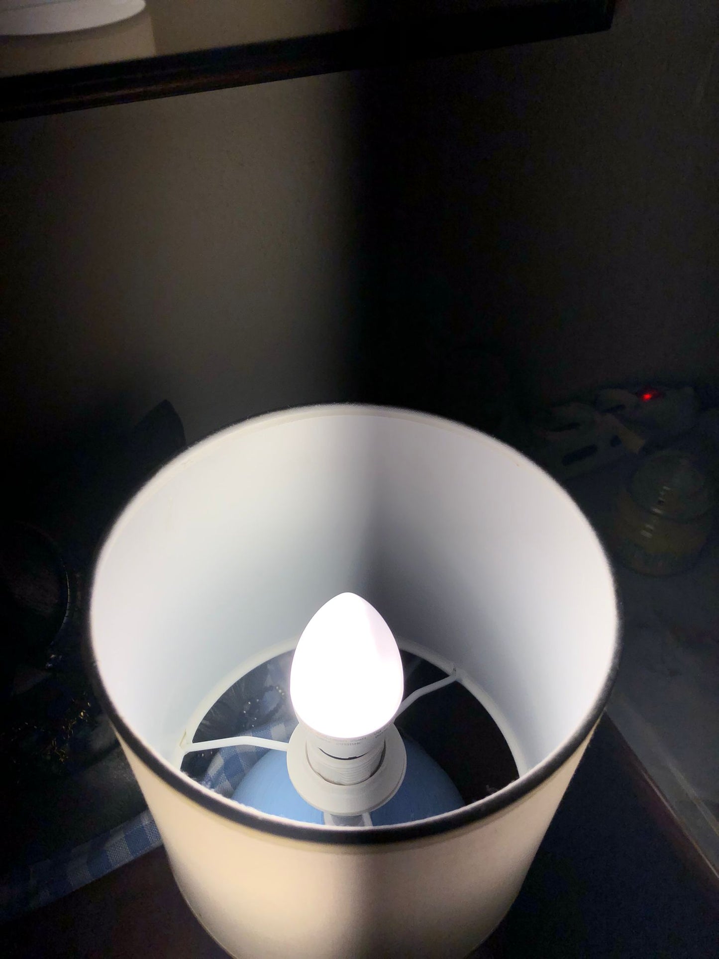 Lampada da Tavolo Moderna Blu con Paralume Design Elegante per Camera e Soggiorno