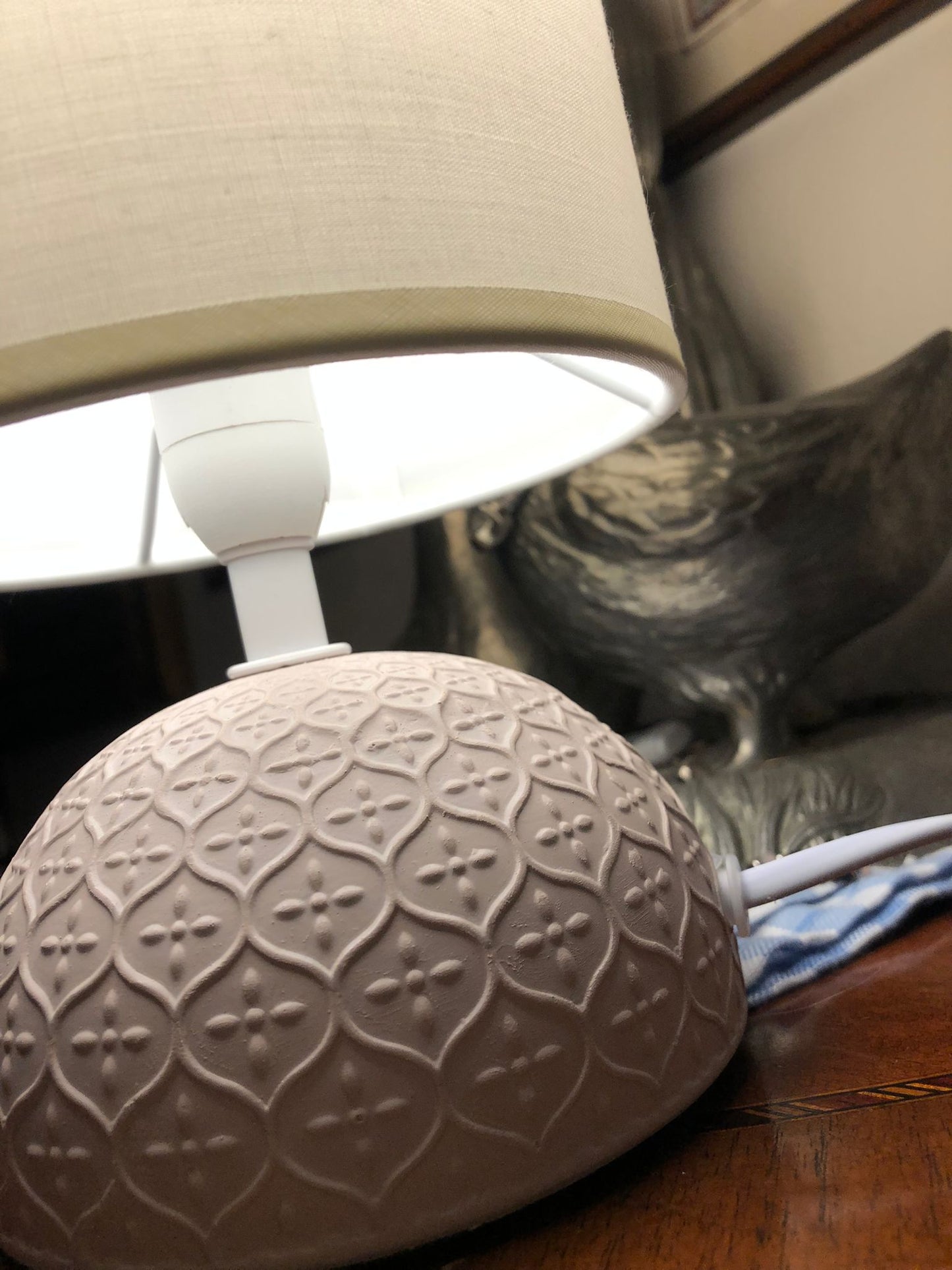 Lampada da Tavolo in Ceramica Decorata Abat-Jour Elegante dal Design Contemporaneo