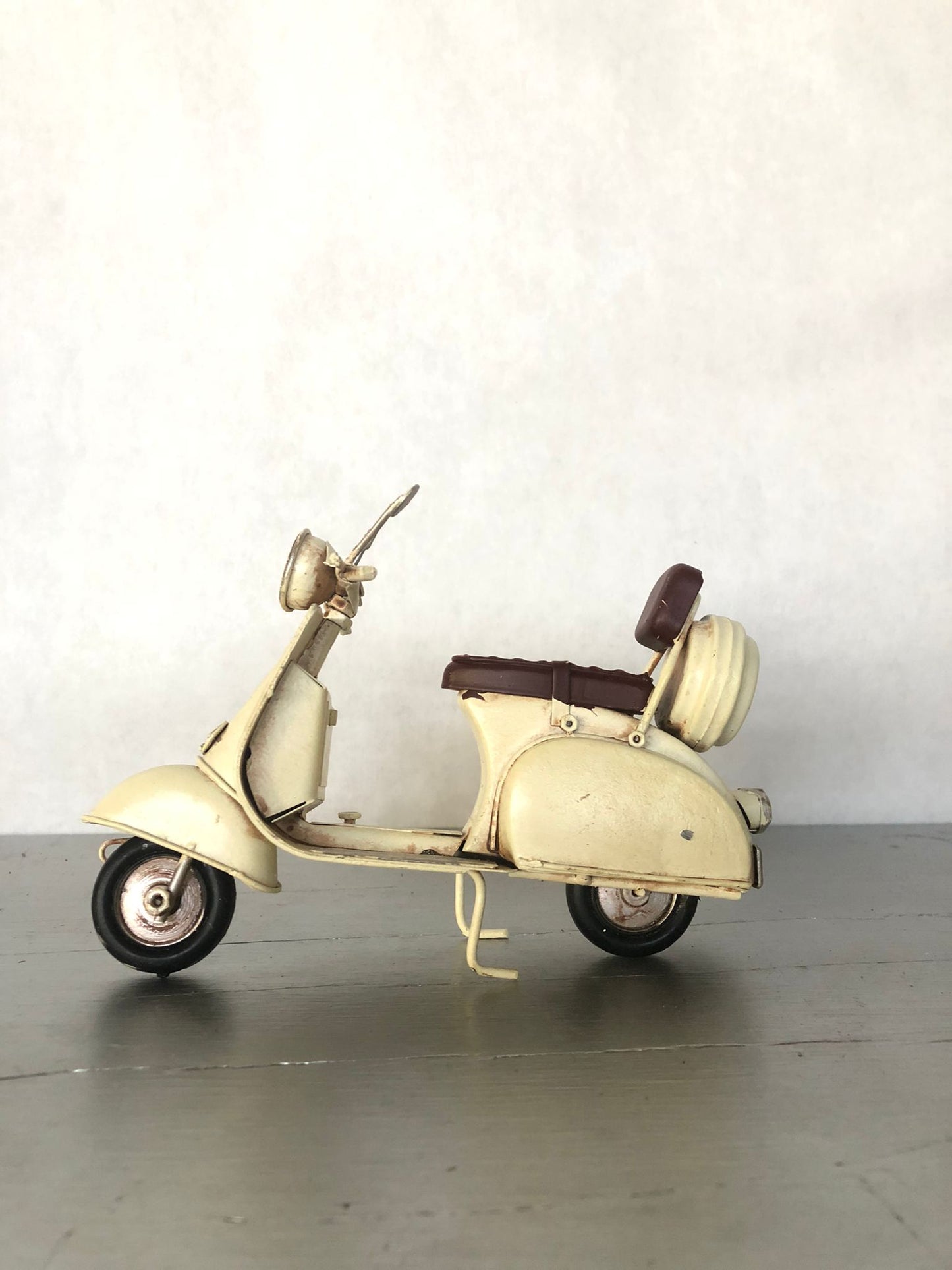 Vespa Vintage Panna in Metallo – Modellino Scooter d’Epoca Retrò da Collezione e Arredamento