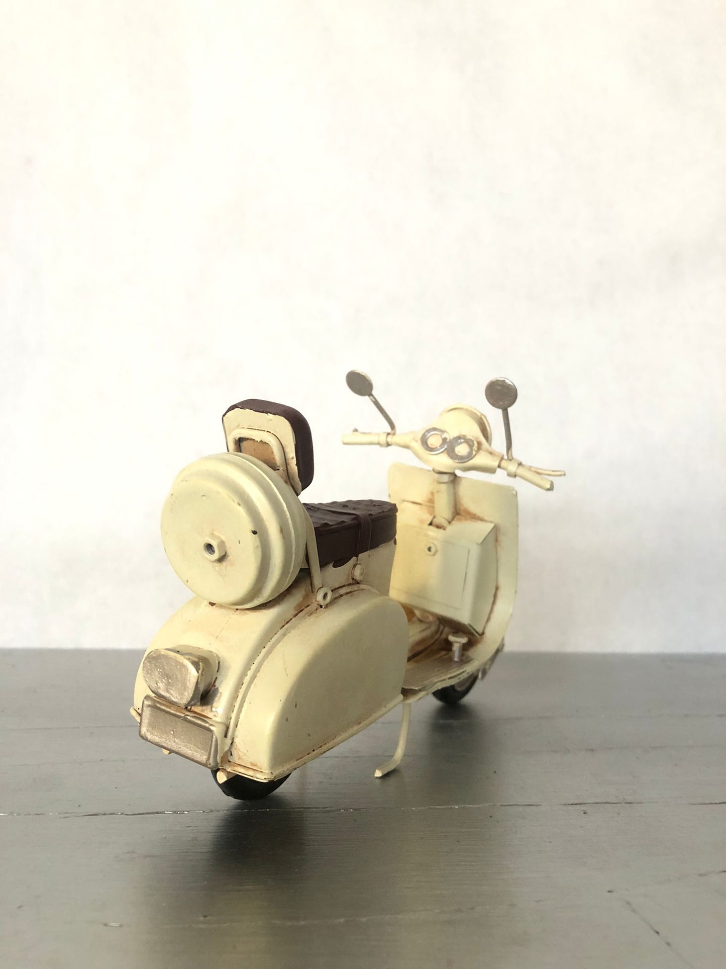 Vespa Vintage Panna in Metallo – Modellino Scooter d’Epoca Retrò da Collezione e Arredamento