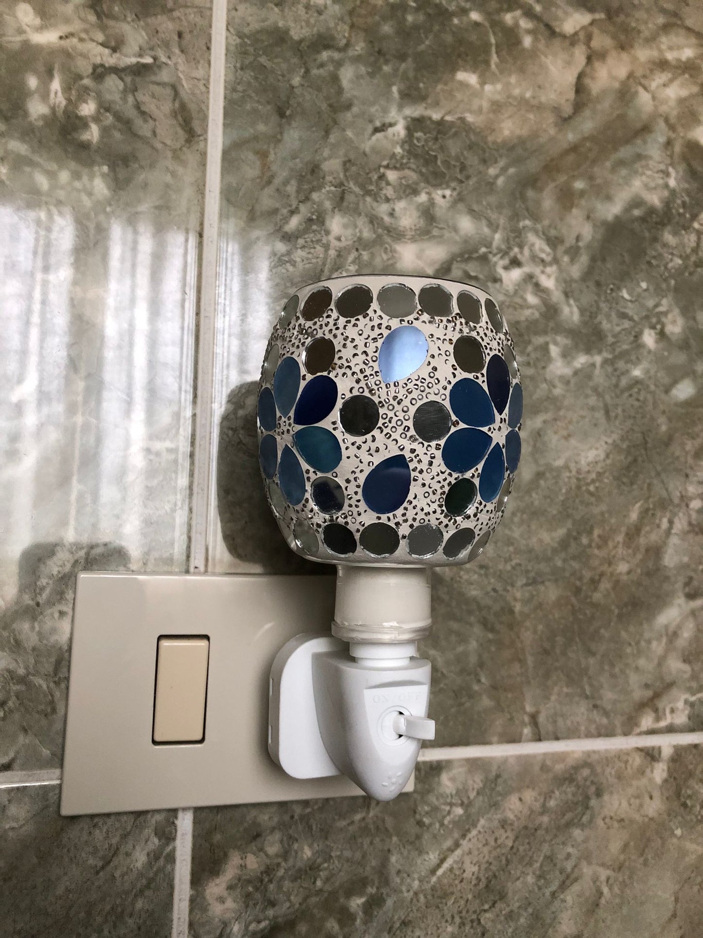 lampada notturna LED da presa

lampada mosaico artigianale

lampada orientale mosaico

luce notturna a risparmio energetico

lampada decorativa da parete

lampada da presa camera da letto

lampada da presa bagno

lampada da presa corridoio

lampada notturna cameretta bambini

luce di cortesia LED